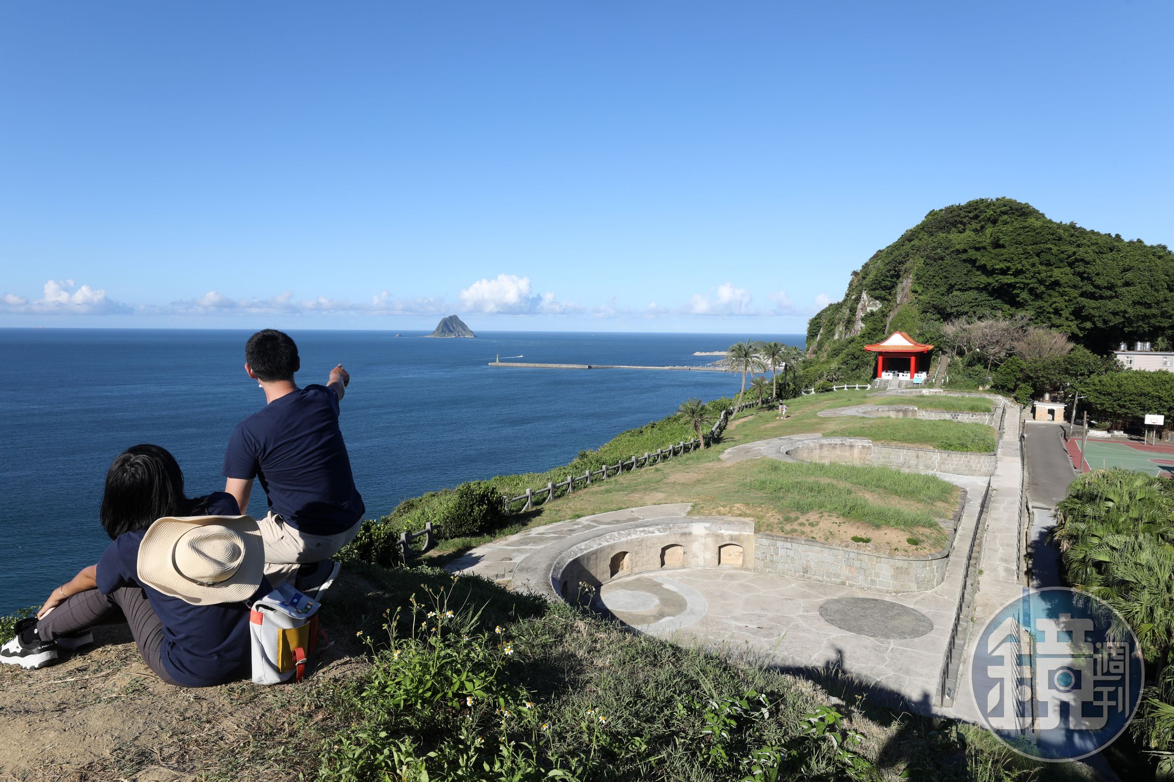 白米甕砲台視野遼闊，可俯瞰基隆港內外全景，是觀海散心首選去處。