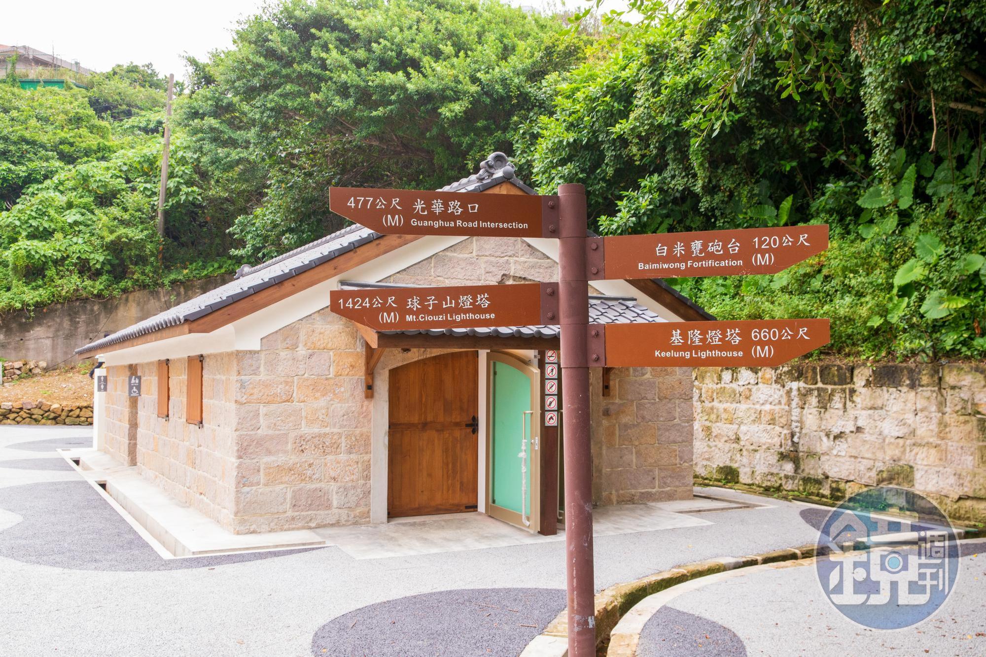不只更新解說牌,涼亭、砲台步道的日式欄杆仿作及全區欄杆檢修也已完成。