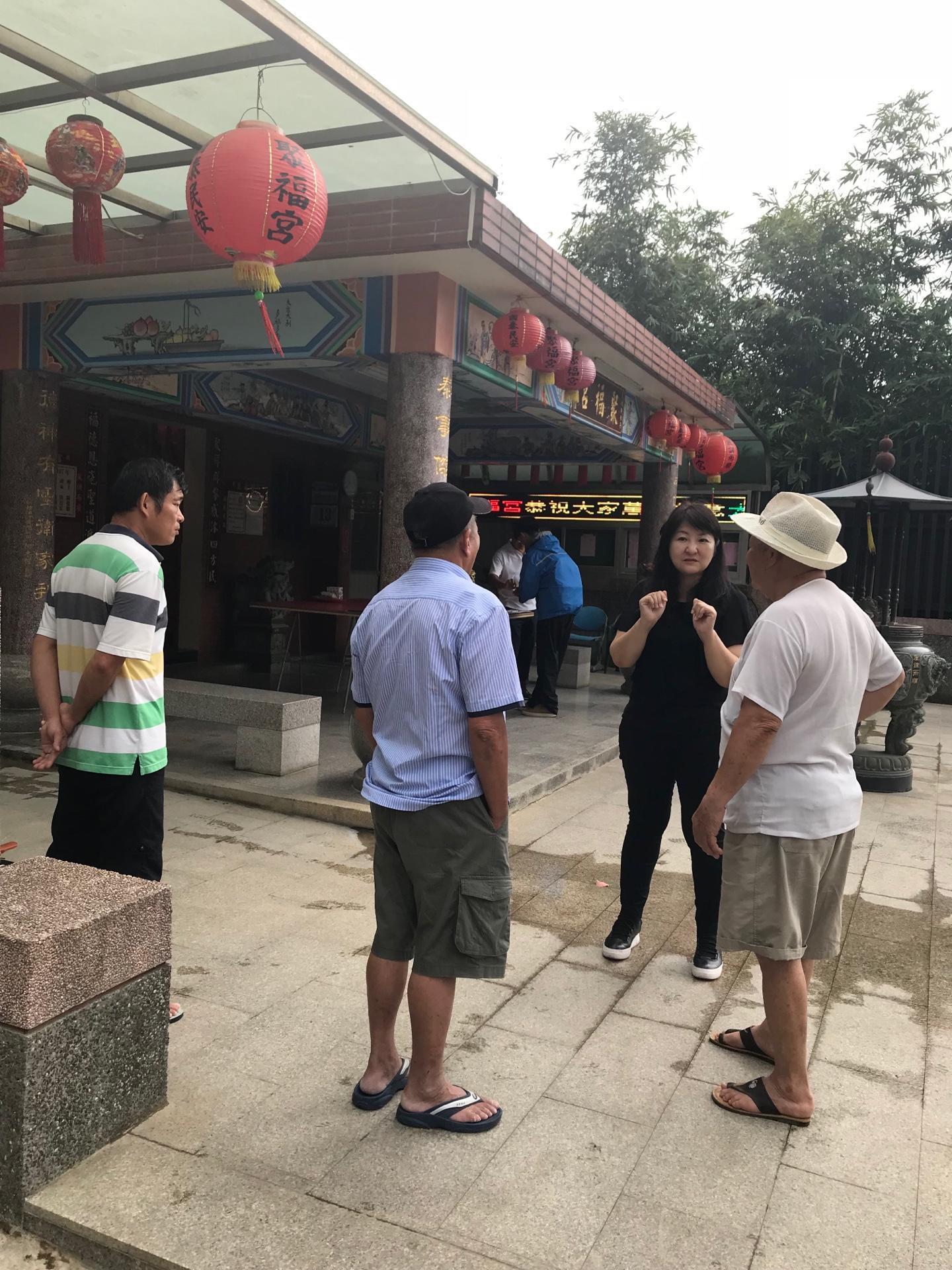 即便沒有公職在身上，但張晉婷依舊忙碌關注地方事務。(張晉婷議員提供)