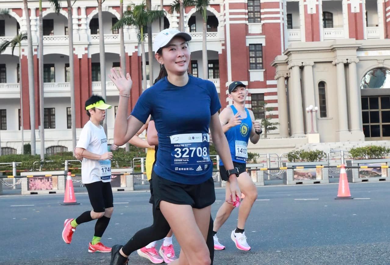 賈永婕是馬拉松愛好者，昨晚突然po文抱怨，被老公「言語霸凌」。（翻攝自賈永婕臉書）