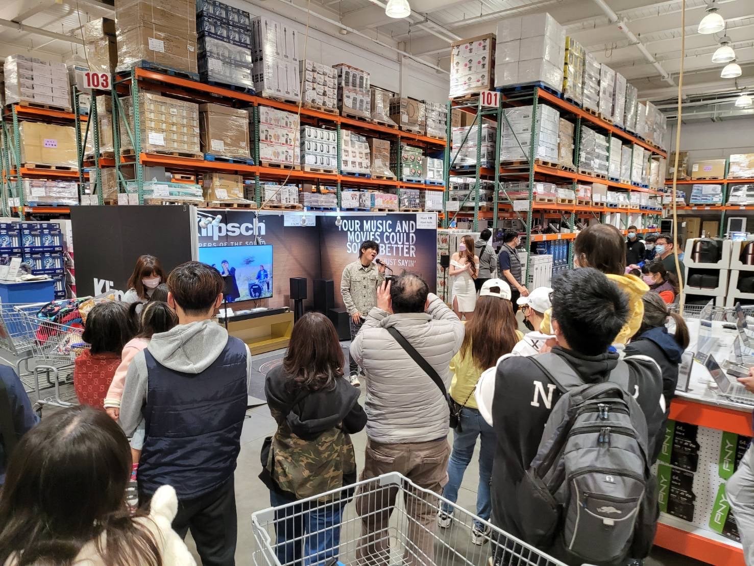 開唱的是王宏恩，不是王力宏。（翻攝「Costco好市多 商品經驗老實說」臉書社團）