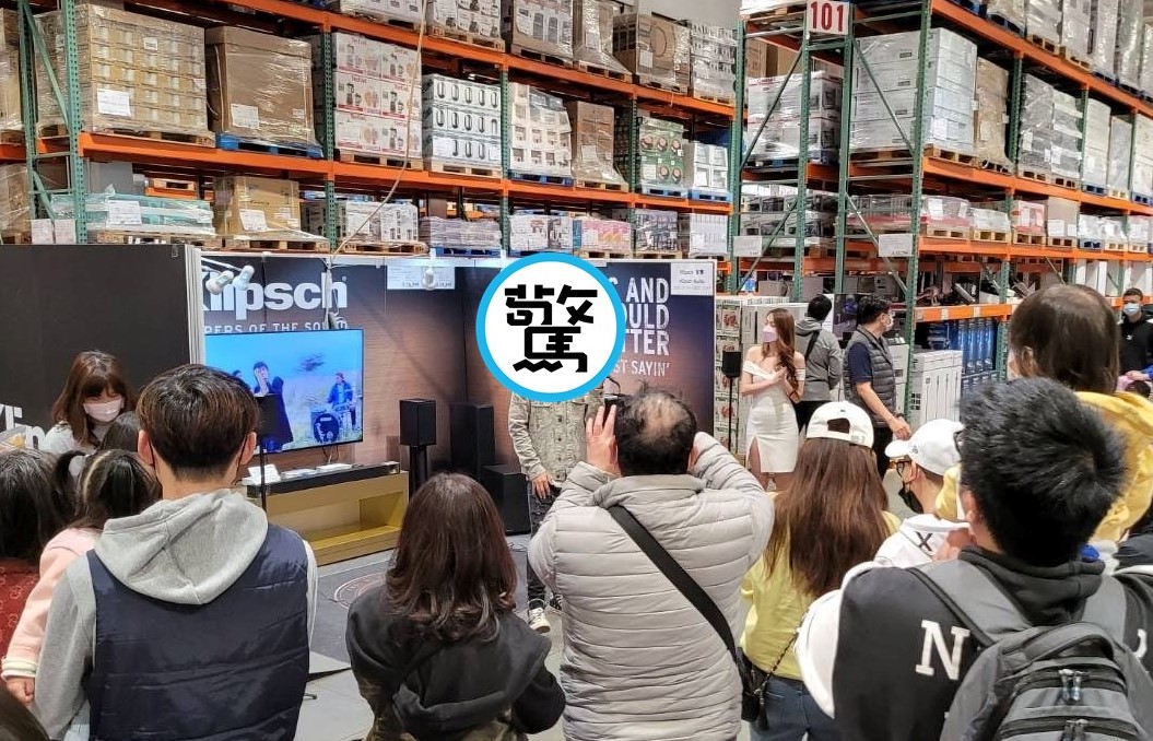 王宏恩在中壢好市多唱歌。（翻攝「Costco好市多 商品經驗老實說」臉書社團）