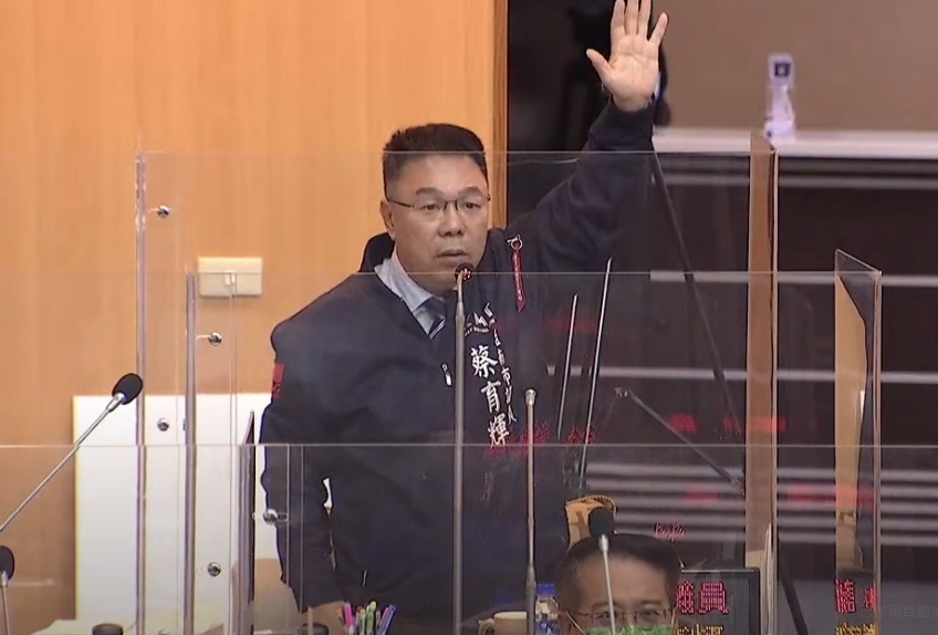 台南市議員蔡育輝提案改國號為台灣共和國。（翻攝自台南市議會YouTube）