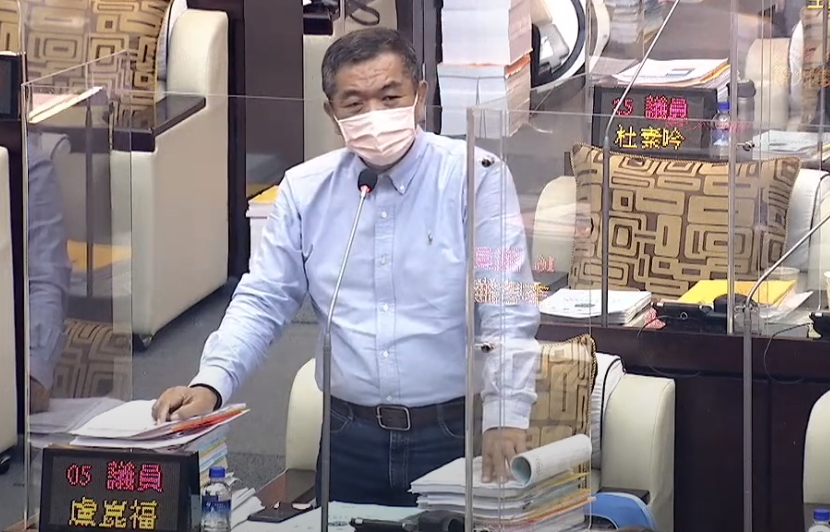 盧崑福也加入提案,怒嗆如果不敢喊同意改國號,以後就不要喊台獨。(翻攝自台南市議會YouTube)