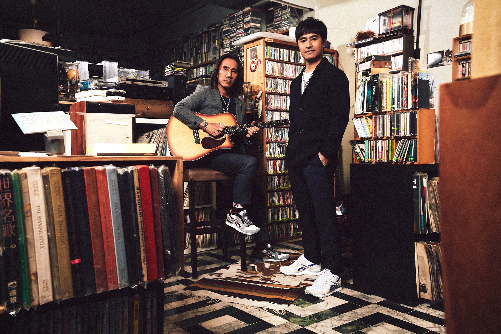 動力火車穿GL6000鞋款，為《Life is》計畫拍攝形象照。（Reebok提供）