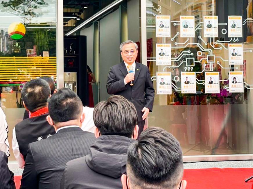 永慶房產集團加盟事業處董事長劉炳耀表示,永義房屋上市半年,集團內外加盟店東預約展店踴躍。(圖片-永慶房產集團提供)