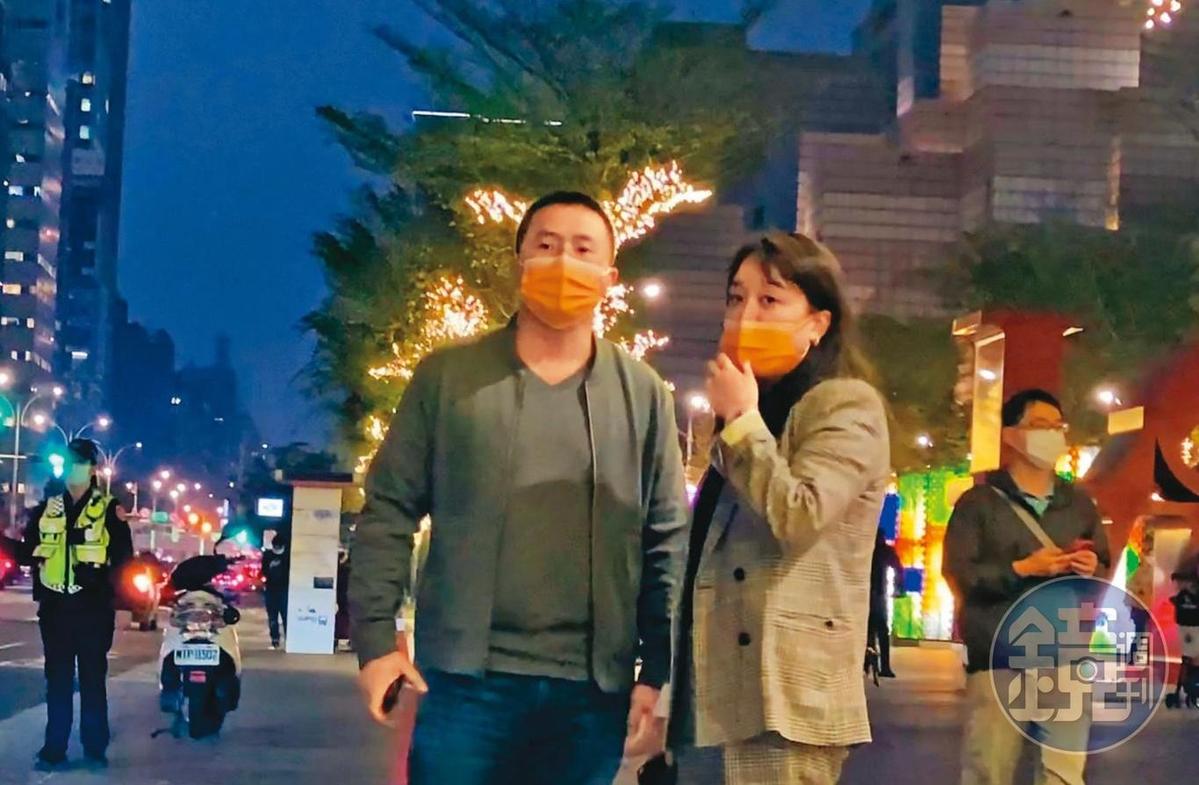 今年適逢龍巖董監改選,李凱莉(右1)與夫婿林孟叡(右2)雙雙進入董事會。