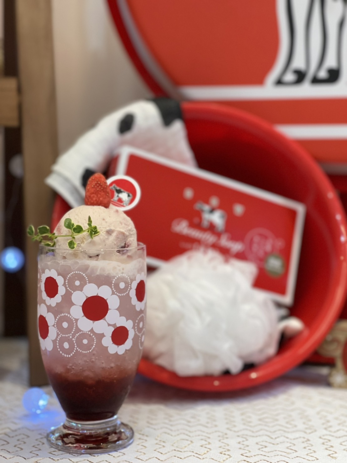 草莓冰淇淋氣泡飲。