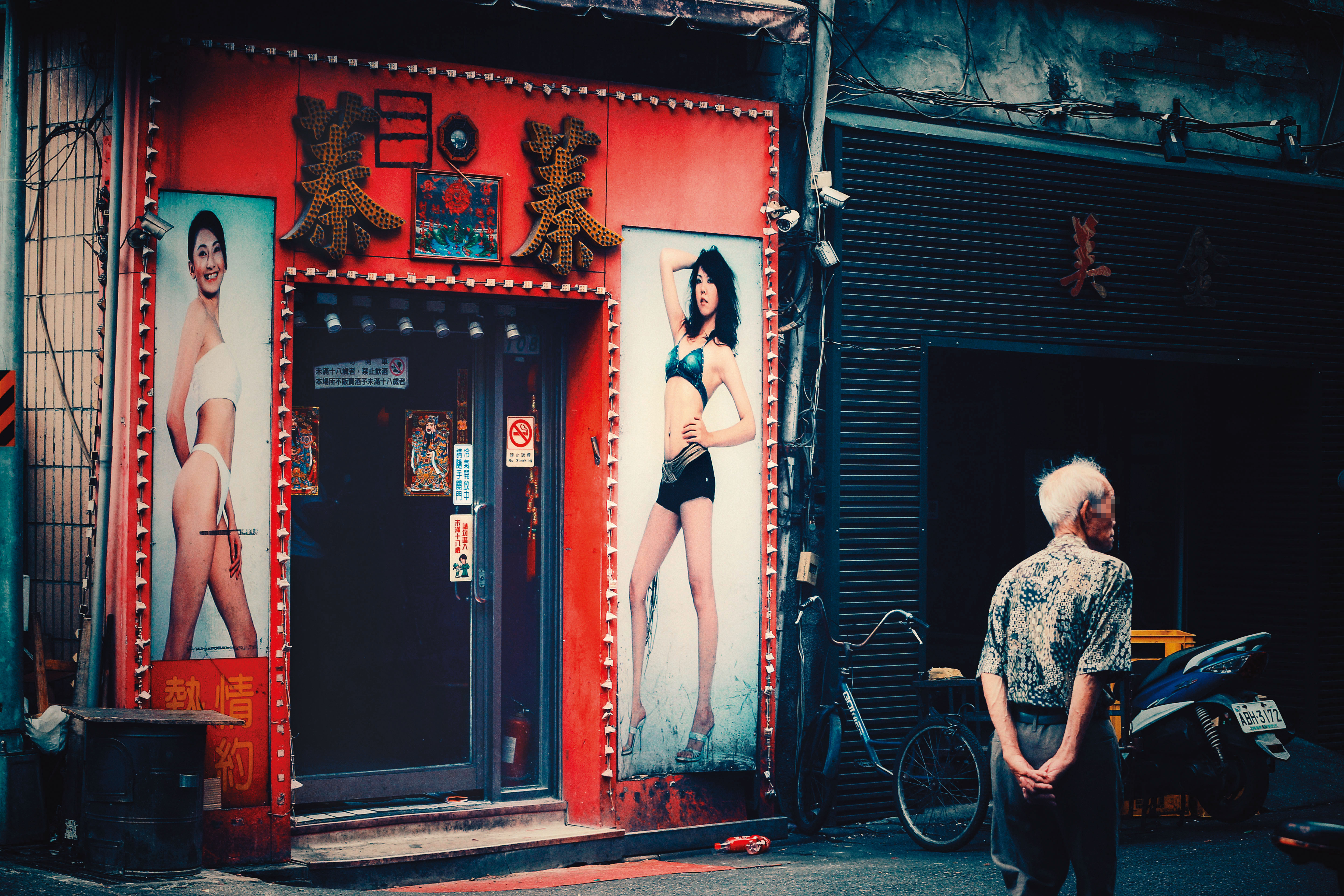 停業大半年，12月終於開始陸續復業的阿公店，卻面臨到許多條件門檻。（陳俊銘攝）