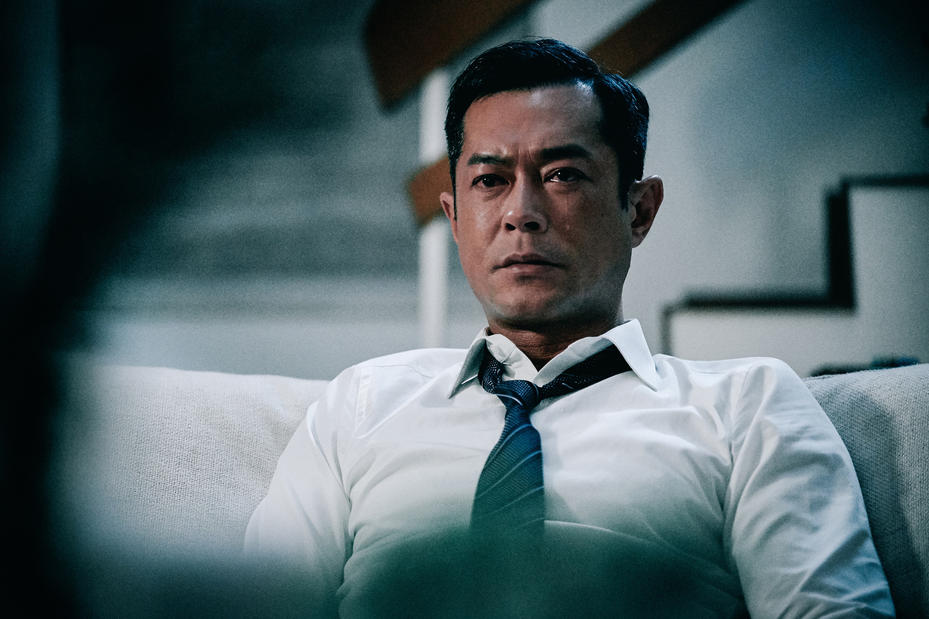 古天樂5度扮演查貪的廉政公署官員，被恐怖分子逼到泛淚。（華映提供）