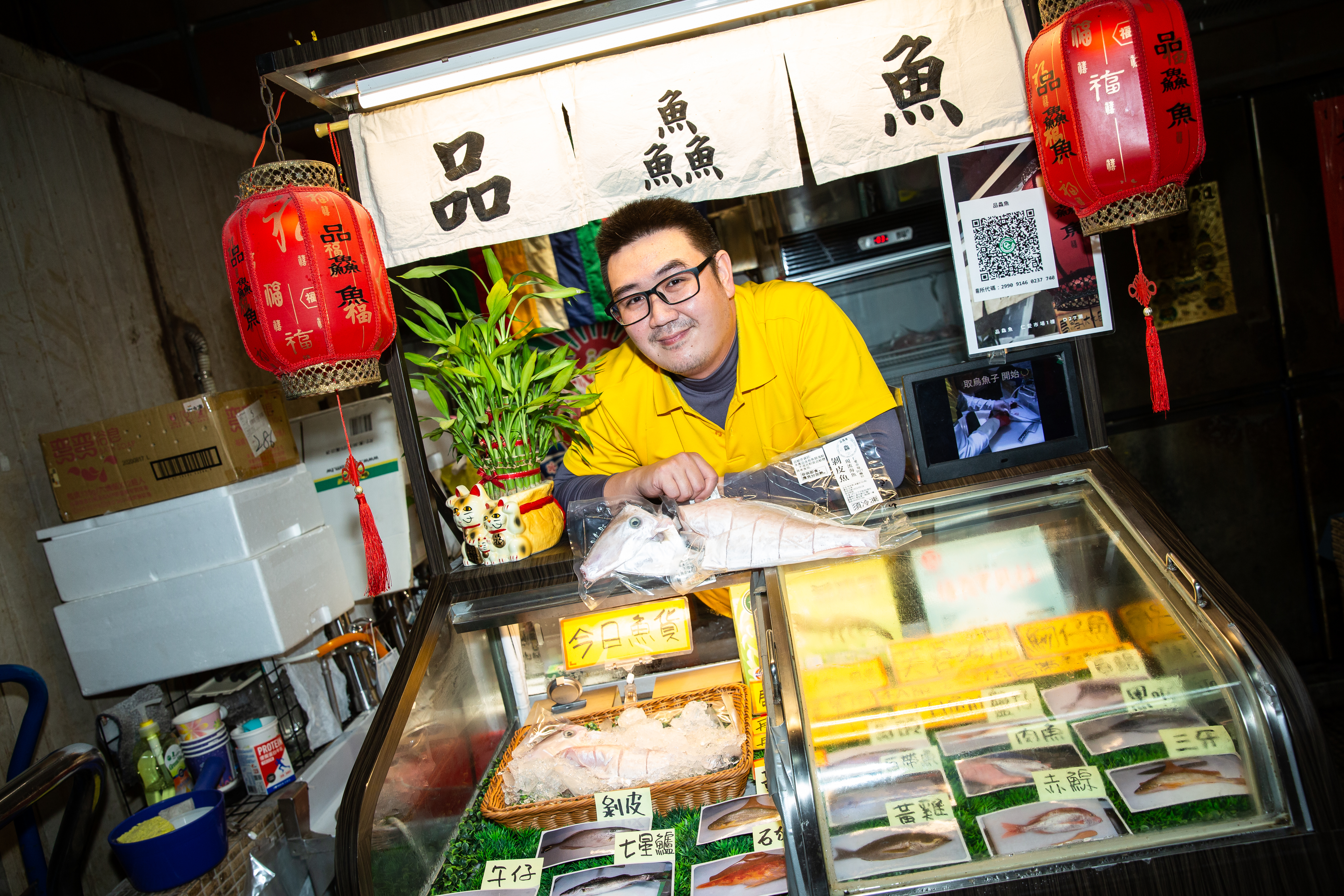 王麒舜以年輕人跳脫傳統的思維經營鮮魚鋪。