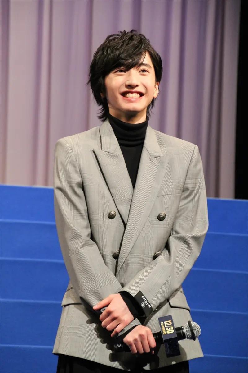 道枝駿佑最近才隨著所屬團體「浪花男子」以歌手身分出道，花美男外型讓他戲劇邀約不斷。（翻攝自TVLIFE）