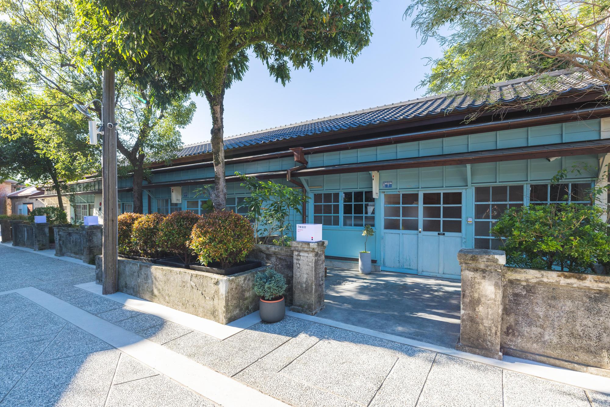  最新開放的木博館館舍群，除了打造成工藝基地，包含藝師駐村空間也開設「物產小舖」，做為地方特色物產展售的平台，展現今日大溪活力。（桃園市立大溪木藝生態博物館提供）