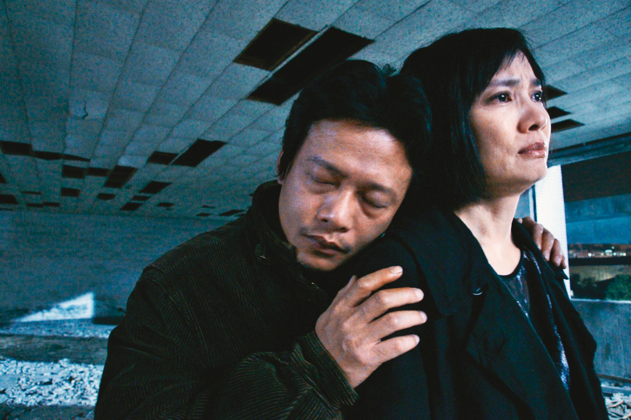 王琮曾與蔡明亮導演等人成立汯呄霖電影公司，作品涵蓋李康生（左）和陳湘琪（右）主演的《郊遊》等。  （翻攝自chewpeople.com）