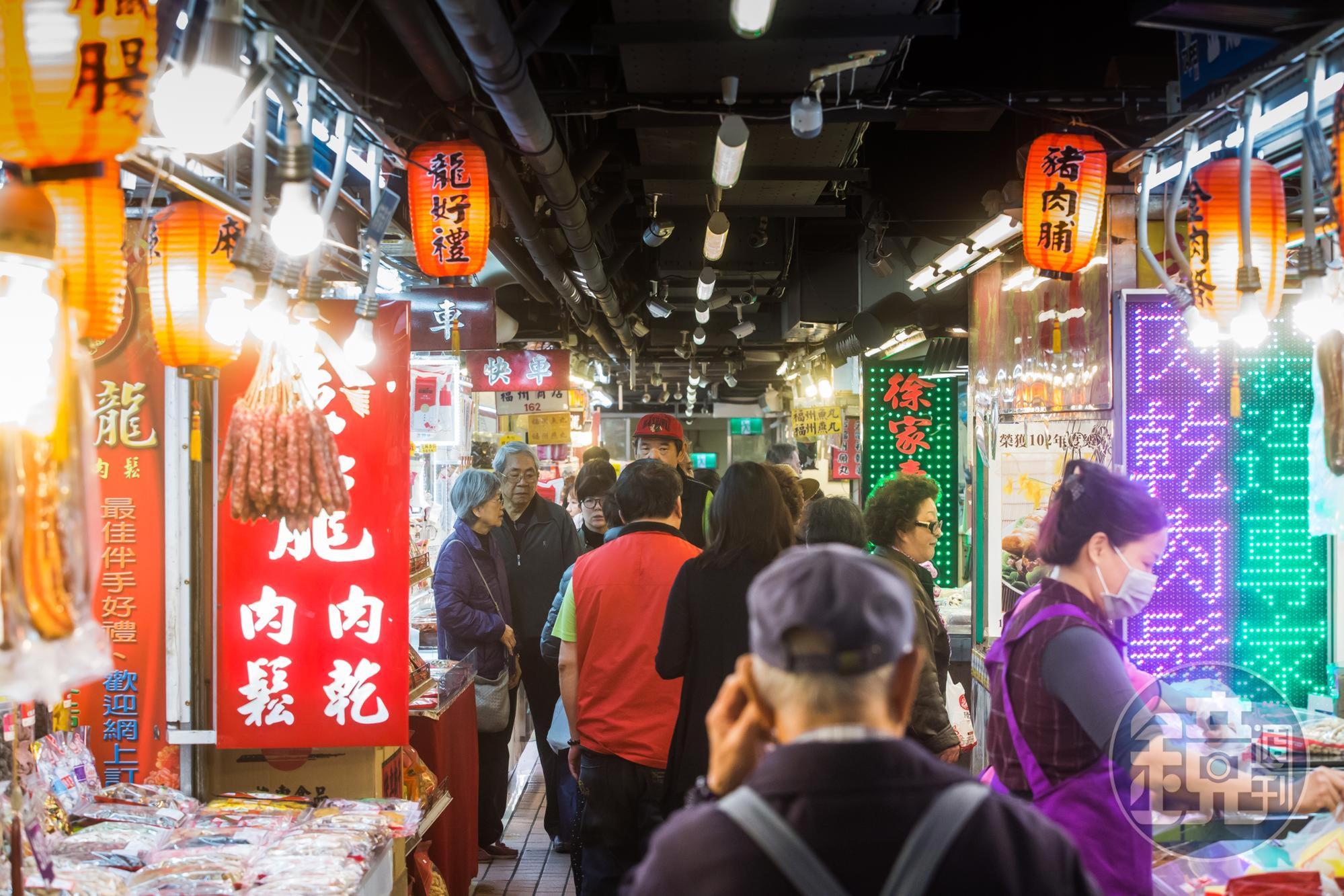 明天就要吃年夜飯了!「金廚授年菜安心無負擔」內彙集了72道主廚年菜食譜,提供大家安心吃、無負擔的選擇。(翻攝自食藥署網站)