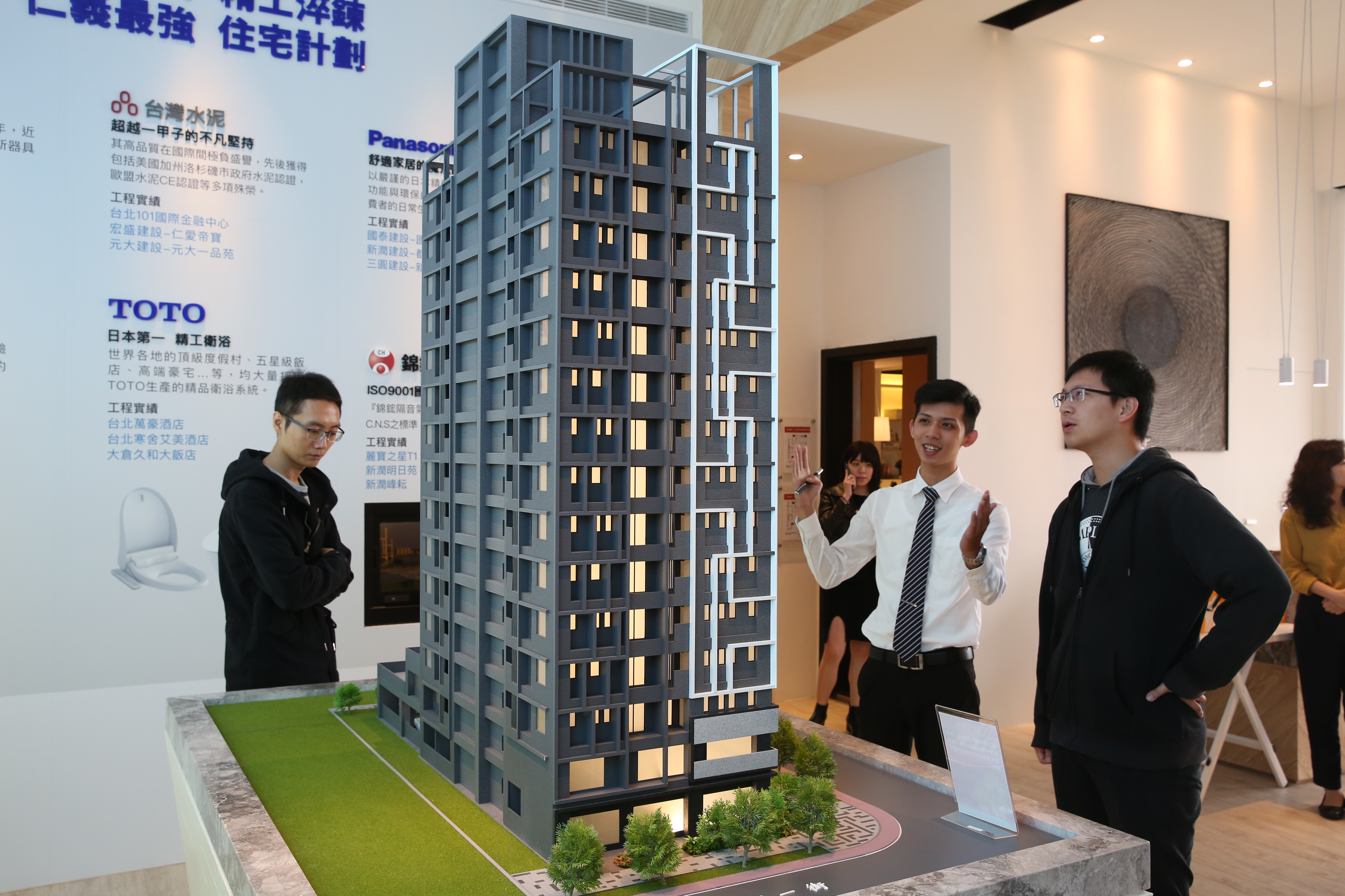 受到房價走高及調控房市力道趨嚴，台經院展望2022上半年房市景氣將呈現高檔震盪。