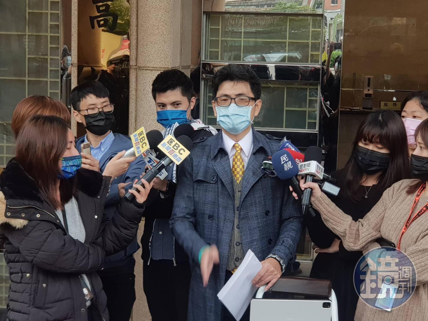 花蓮地檢察署前檢察官林俊佑今赴最高檢提起非常上訴，痛批時任檢察長要他忍氣吞聲就能沒事，力拚翻案。