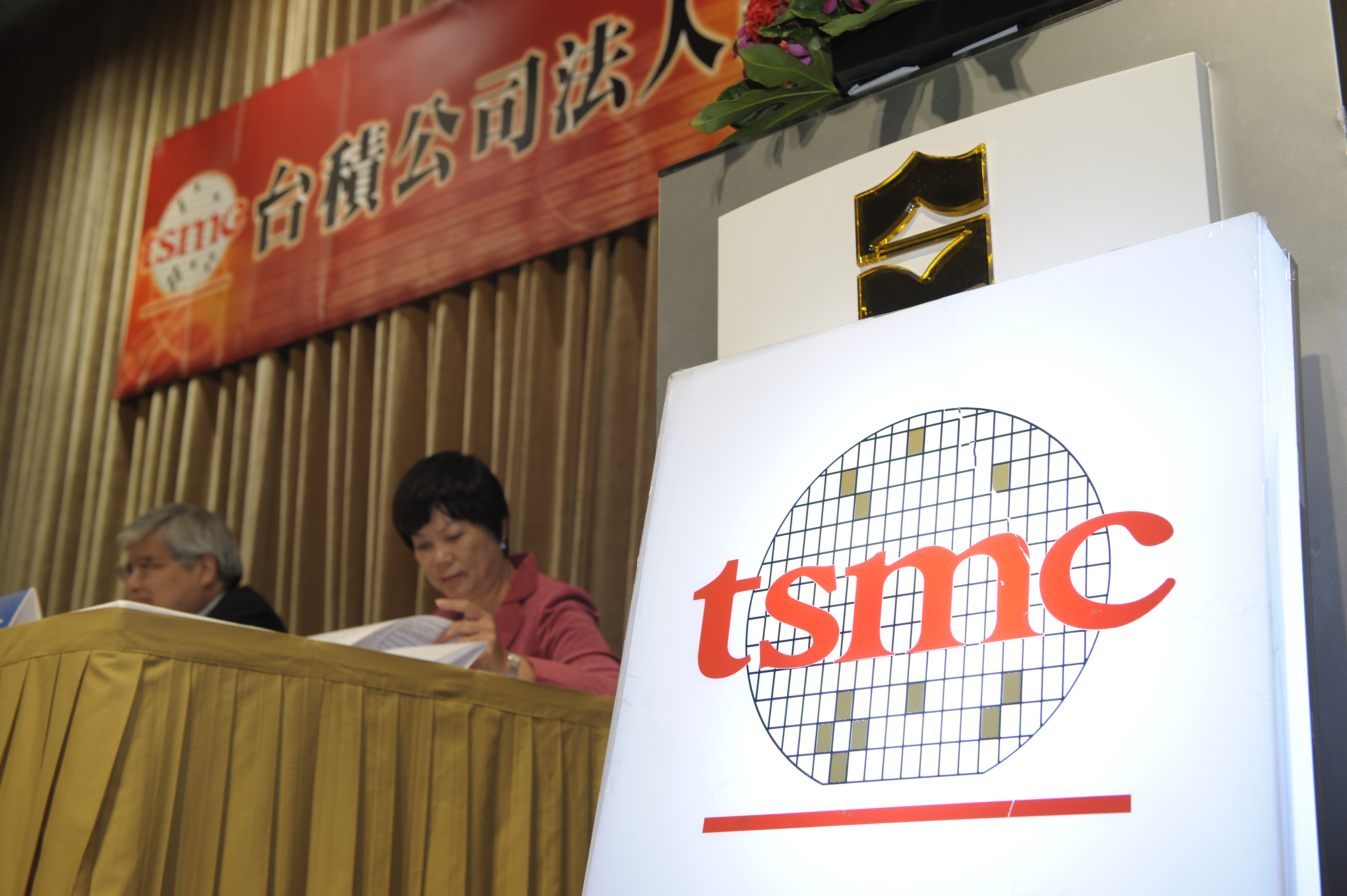 國內4檔永續ETF中有3檔第一大成分股是台積電，堪稱台股ESG模範。