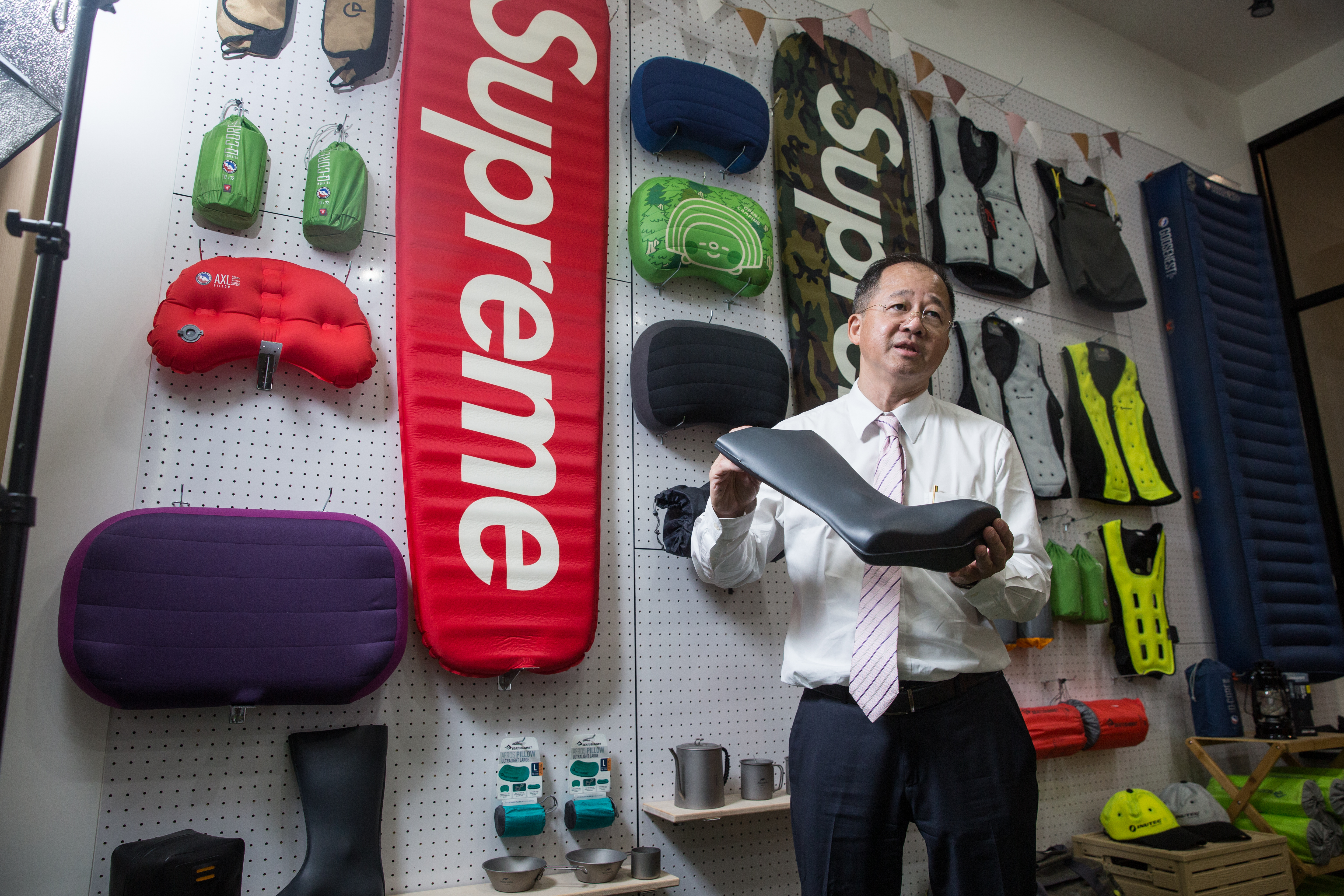 劉宗熹以TPU布料生產與加工，攻進醫療氣墊床、露營氣墊床與飛機逃生滑梯的龍頭客戶。