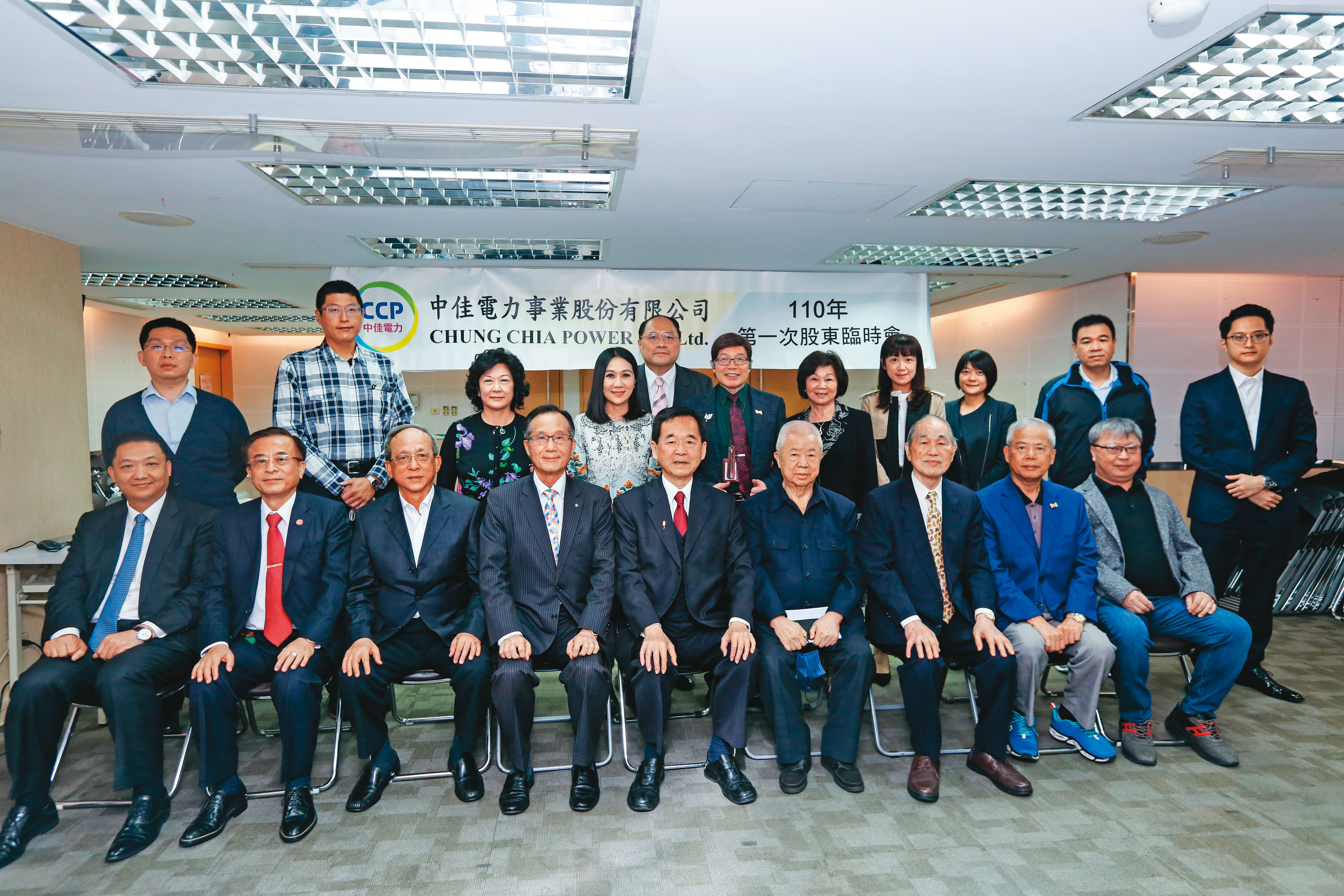 本刊直擊中佳電力股東會，現場多是建設業大老及能源領域大咖。