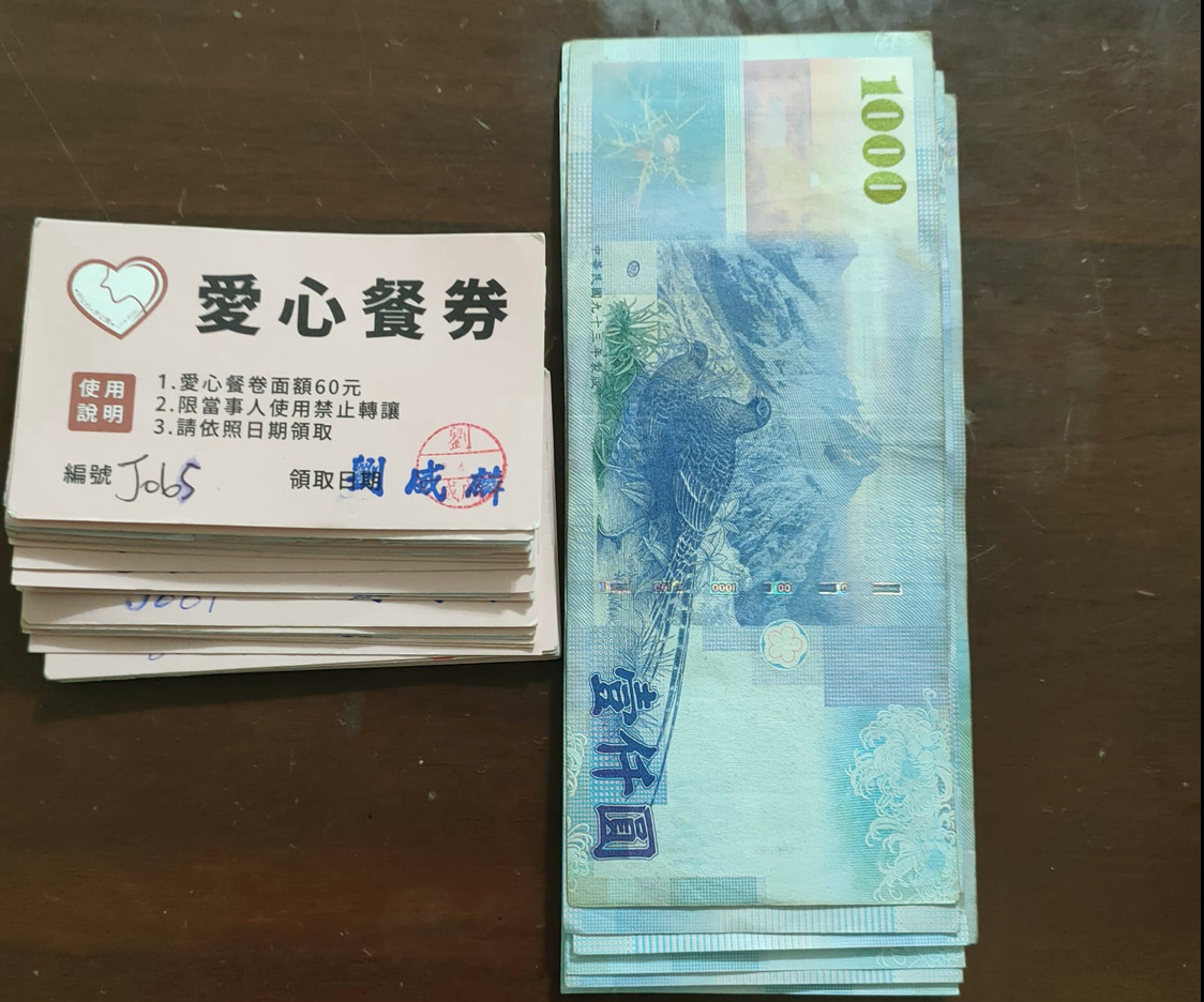 劉威麟說,奶奶過世後,她的兒子來找他,拿了2萬塊來,說這是奶奶生前交待的,奶奶希望這些錢可用到有需要的人身上。(翻攝劉威麟臉書)