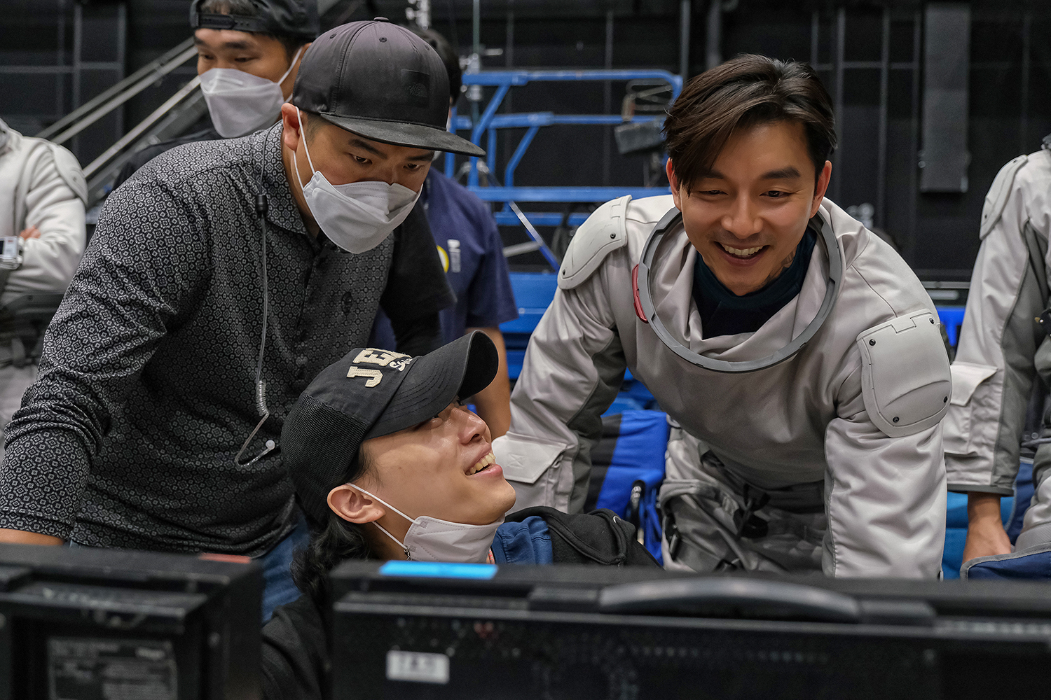 裴斗娜說孔劉在片場喜歡逗笑大家，很喜歡聊天說笑。（Netflix提供）