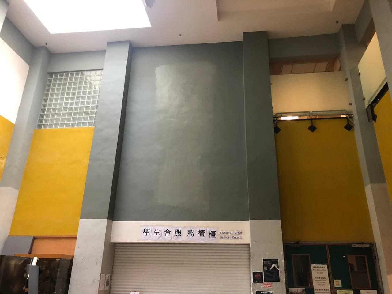 香港嶺南大學不僅六四浮雕被拆走,牆上的民主女神像也被油漆覆蓋。(翻攝嶺南大學學生會編輯委員會臉書)