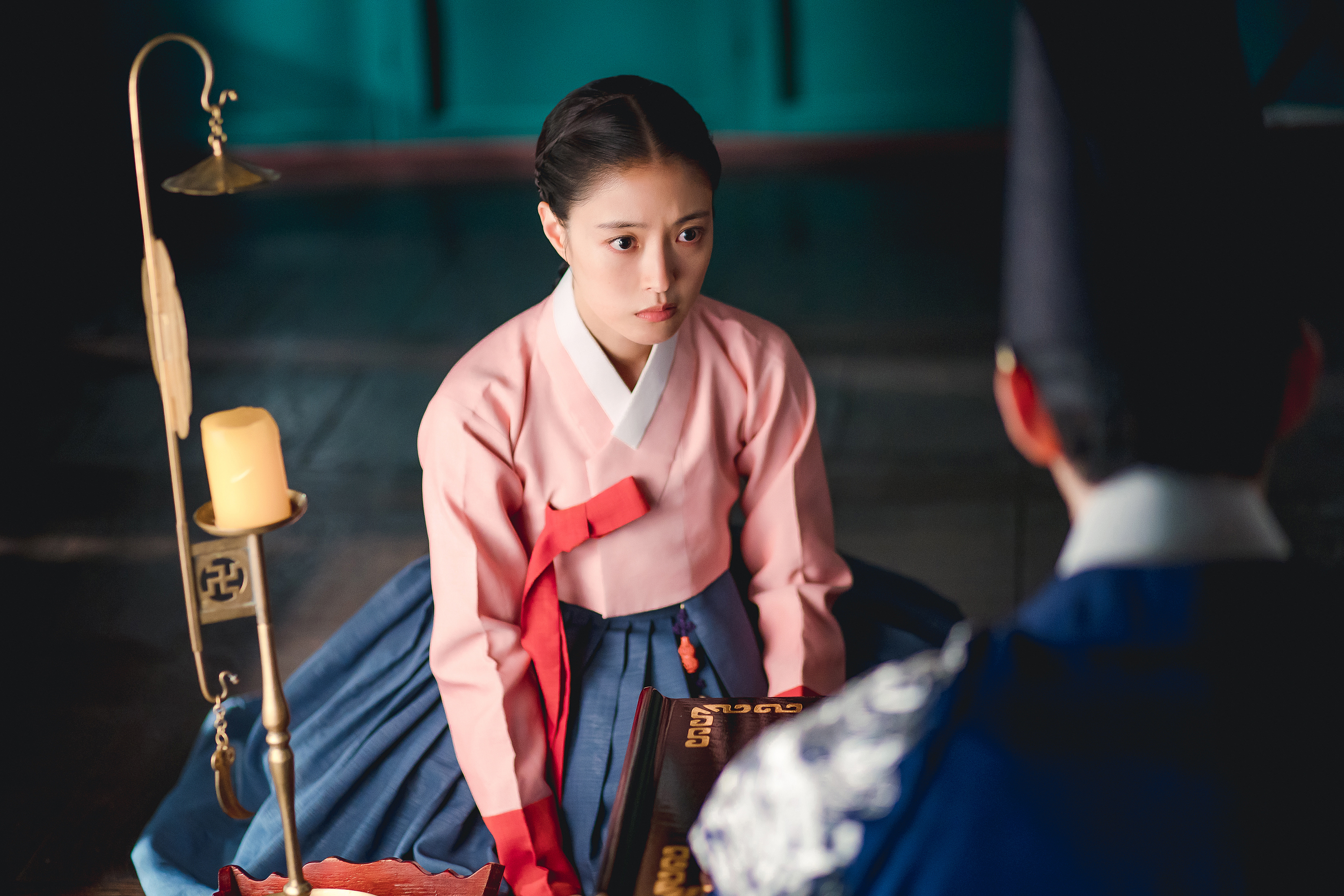 李世榮笑說以前演的角色地位很高，但這次在《衣袖紅鑲邊》無時無刻都在跪。（friDay影音提供）