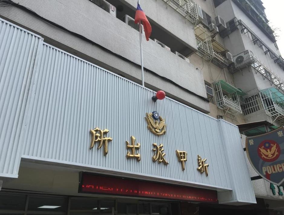 新甲派出所員警處理民眾糾紛時，脫口指民眾「神經」遭告判賠。（翻攝畫面）