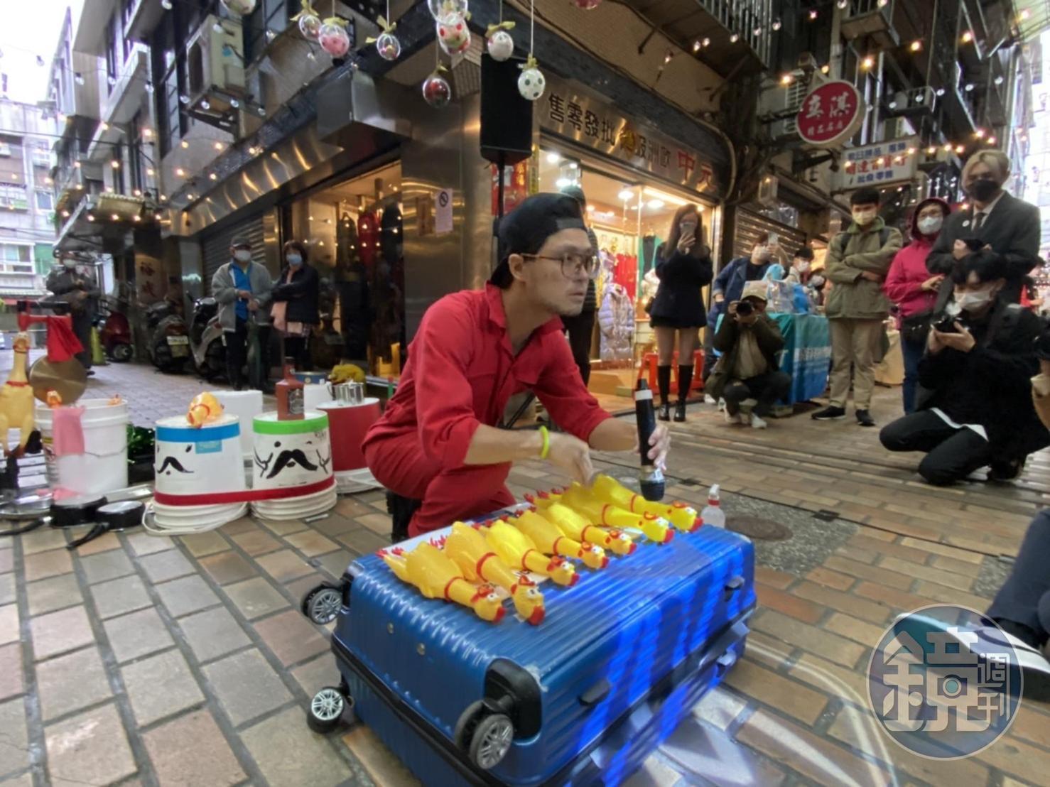 慘叫雞也可以成為彈奏樂器，神奇極了。