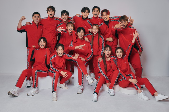 王子以自家品牌，為紅隊訂製獨家戰袍。（喜鵲娛樂提供）