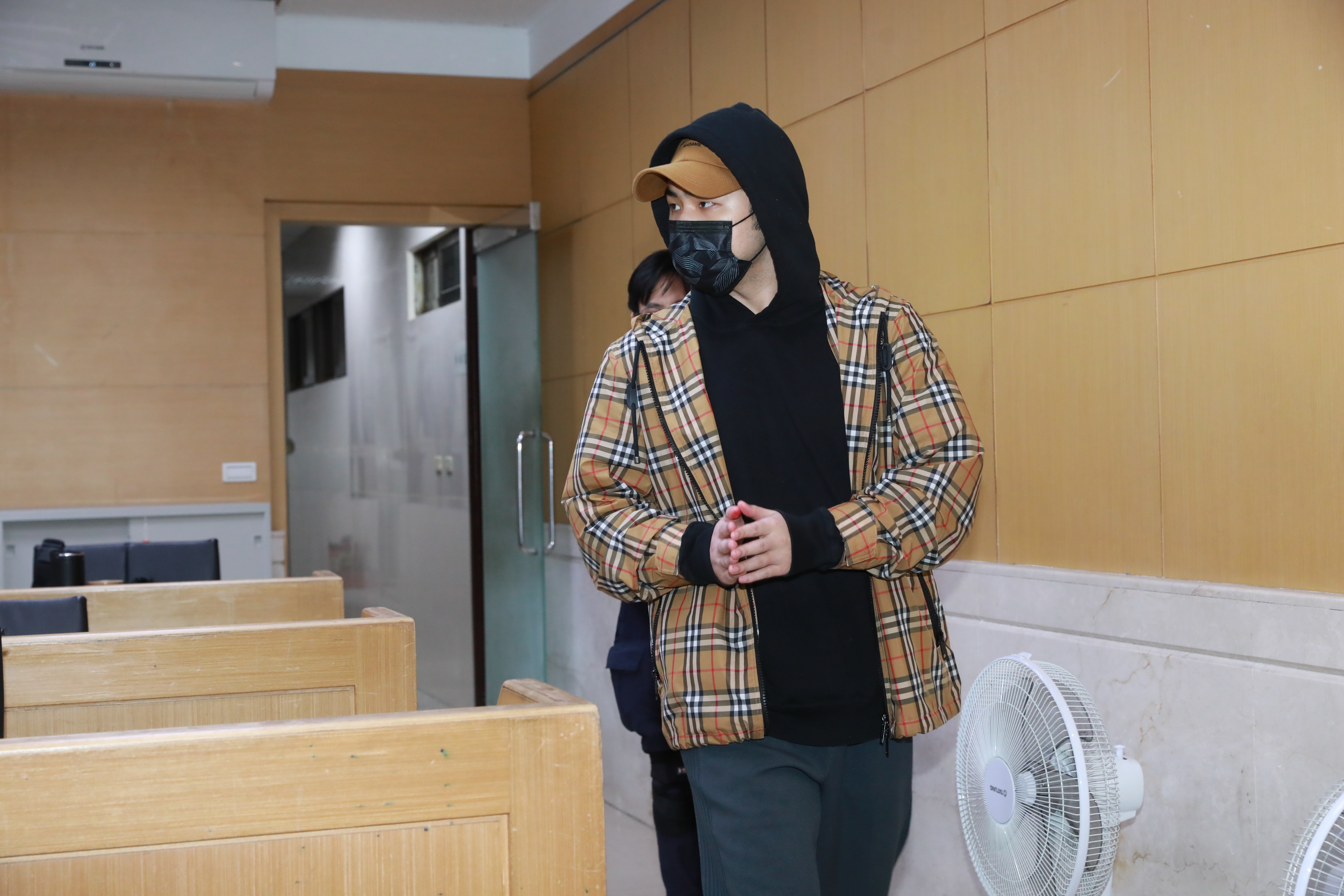 藝人吳宗憲兒子「鹿希派」吸毒10萬元交保。