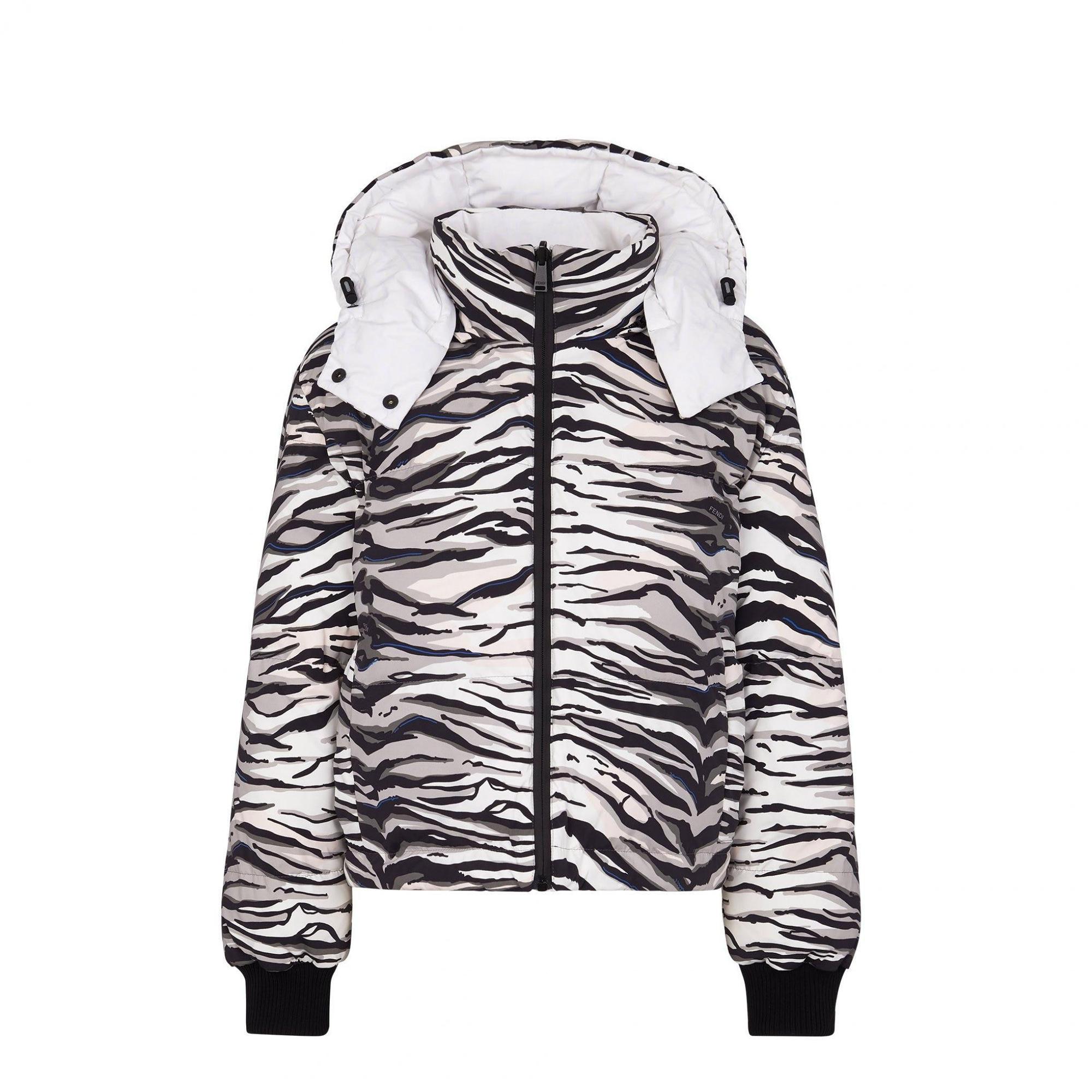 FENDI Winter Sports系列虎紋造型羽絨外套。NT$102,000（FENDI堤供）