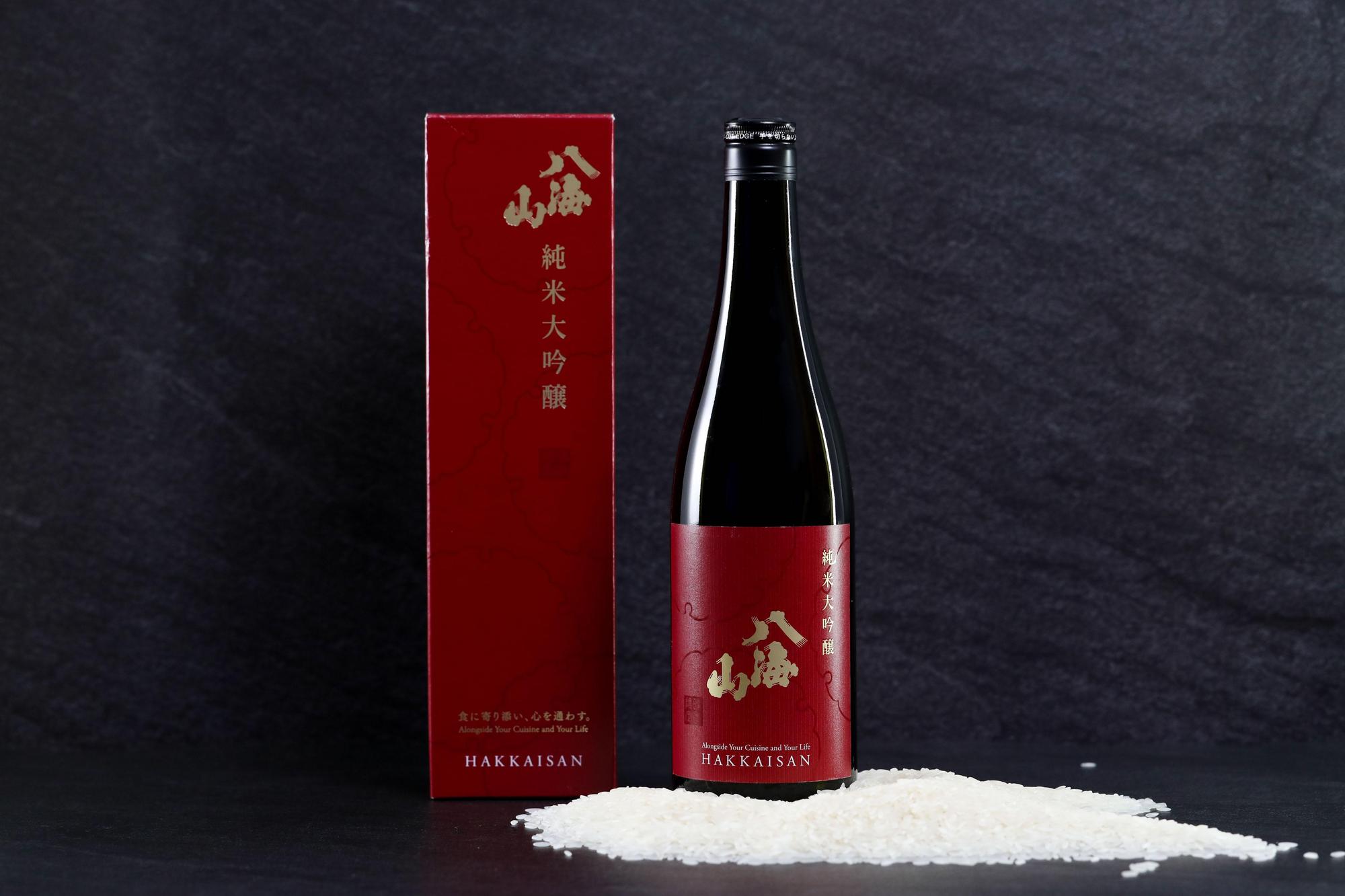 因應疫情飲食場所轉變，特別釀造與設計「八海山純米大吟釀時季限定」。（八海山提供）