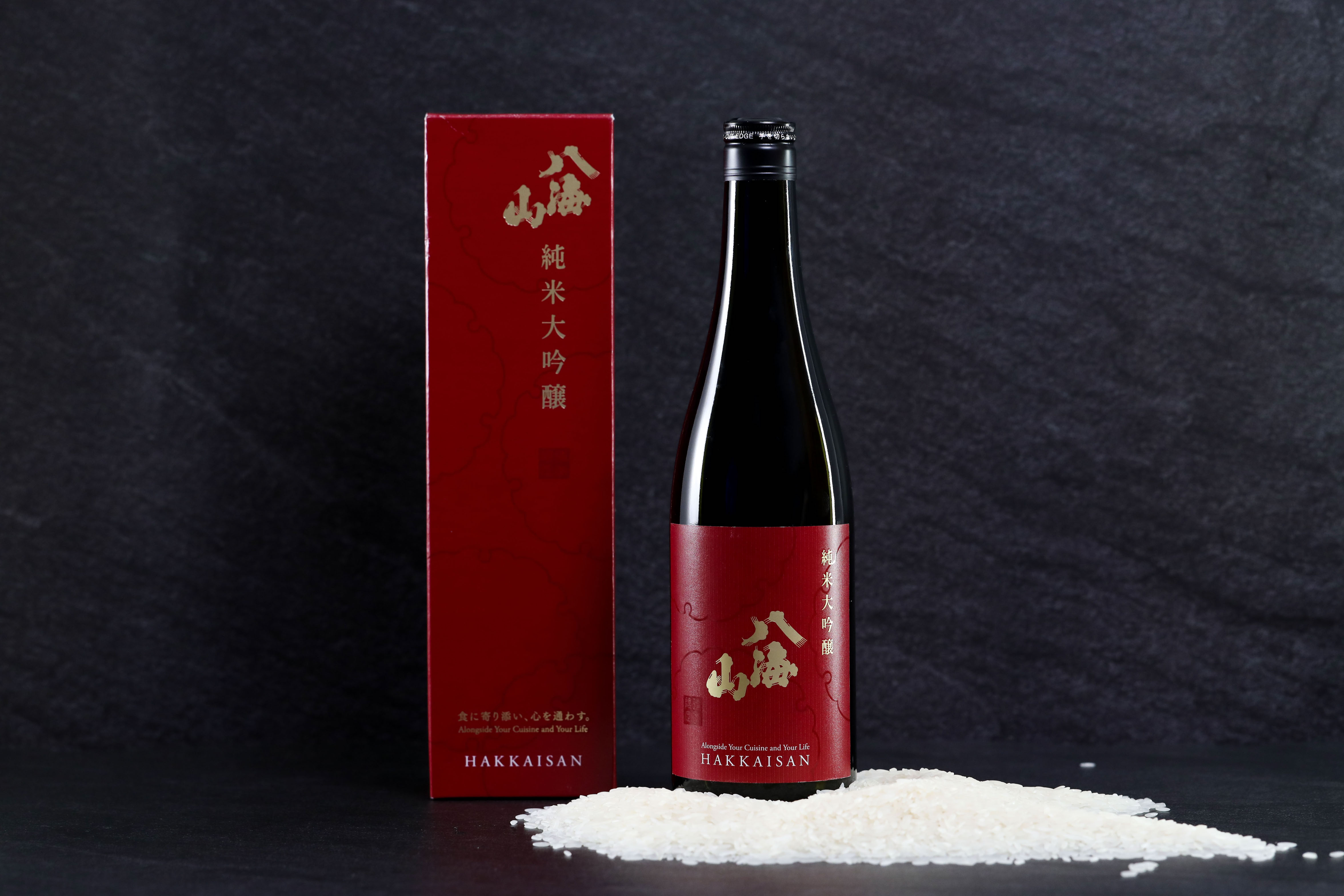 因應疫情飲食場所轉變,特別釀造與設計「八海山純米大吟釀時季限定」。(八海山提供)