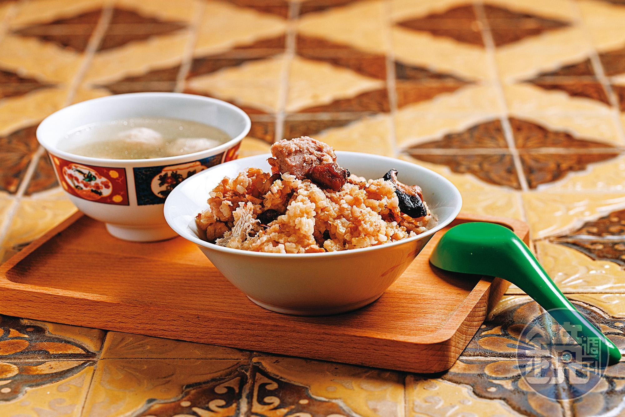 遊程中還可以吃到已經快在金門消失的「傳統芋香炊飯」，裡面藏了石蚵乾。