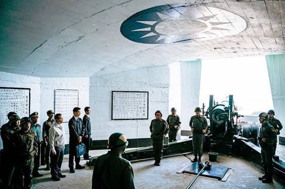 《橋牌社2》跟陸軍司令部協調,將借給馬祖風景區管理處的8吋榴彈砲陣地,提供劇組拍攝。(馬克吐溫提供)