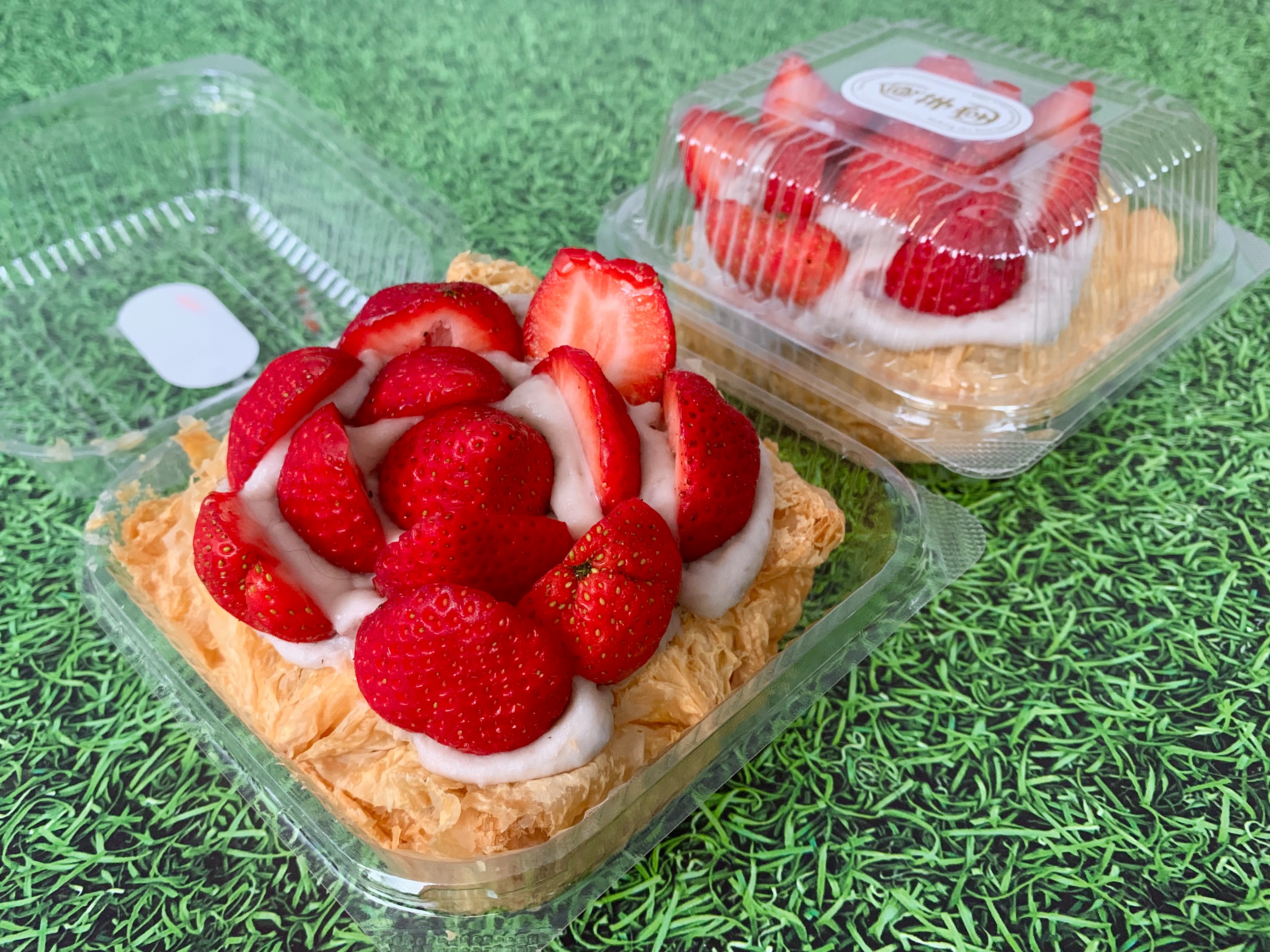 芋頭食品專門店「食芋堂」新推出冬季限定款甜點「草莓芋泥泡芙」。