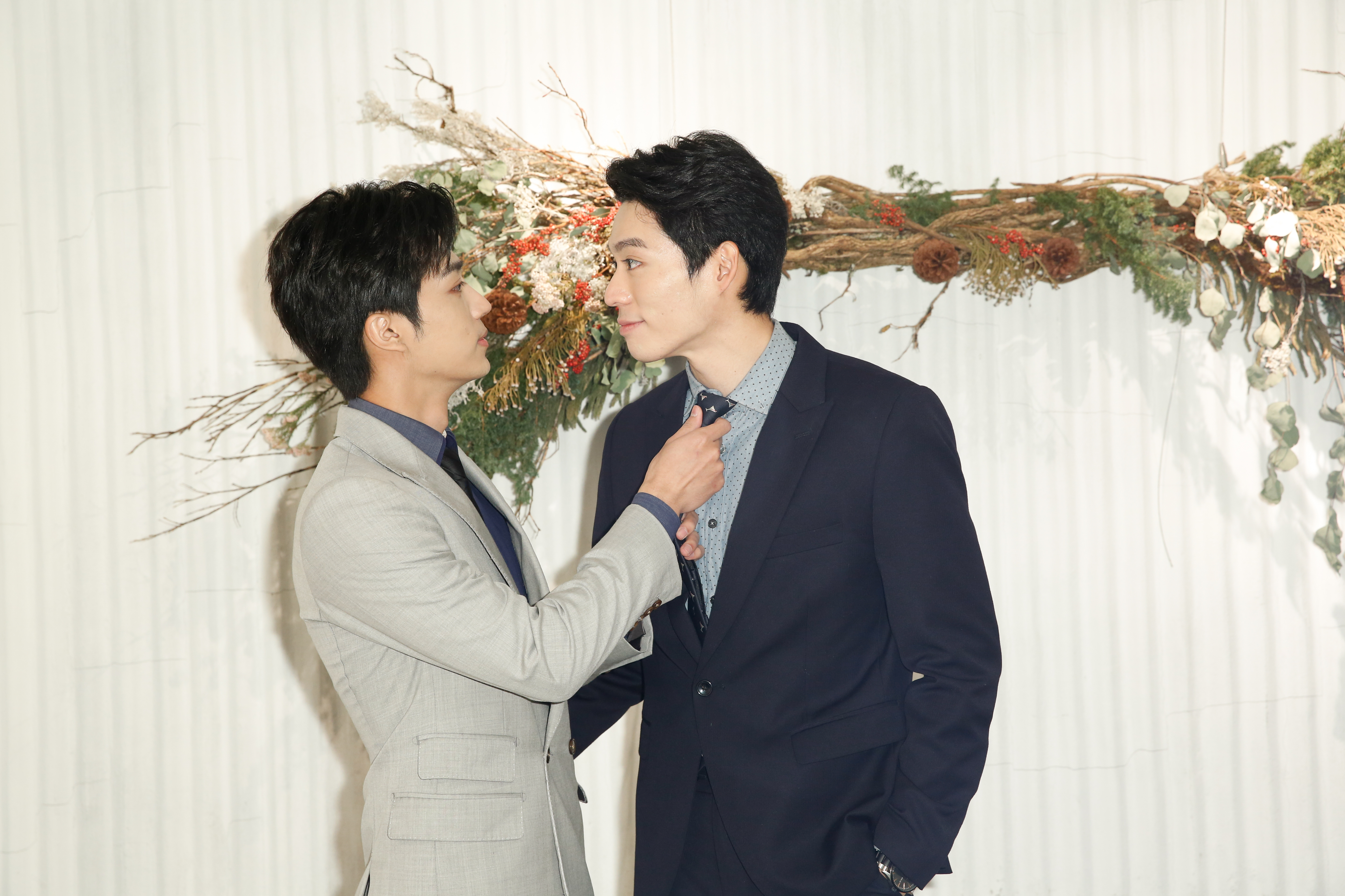 《＋－正負之間》CP石承鎬、林上豪呈現曖昧氛圍。