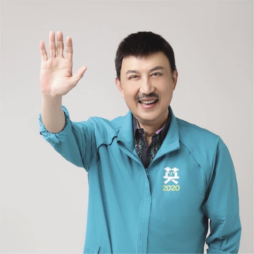 余天在高雄巨蛋舉辦最後一場大型售票演唱會,因父喪而決定延期。(翻攝自余天臉書)
