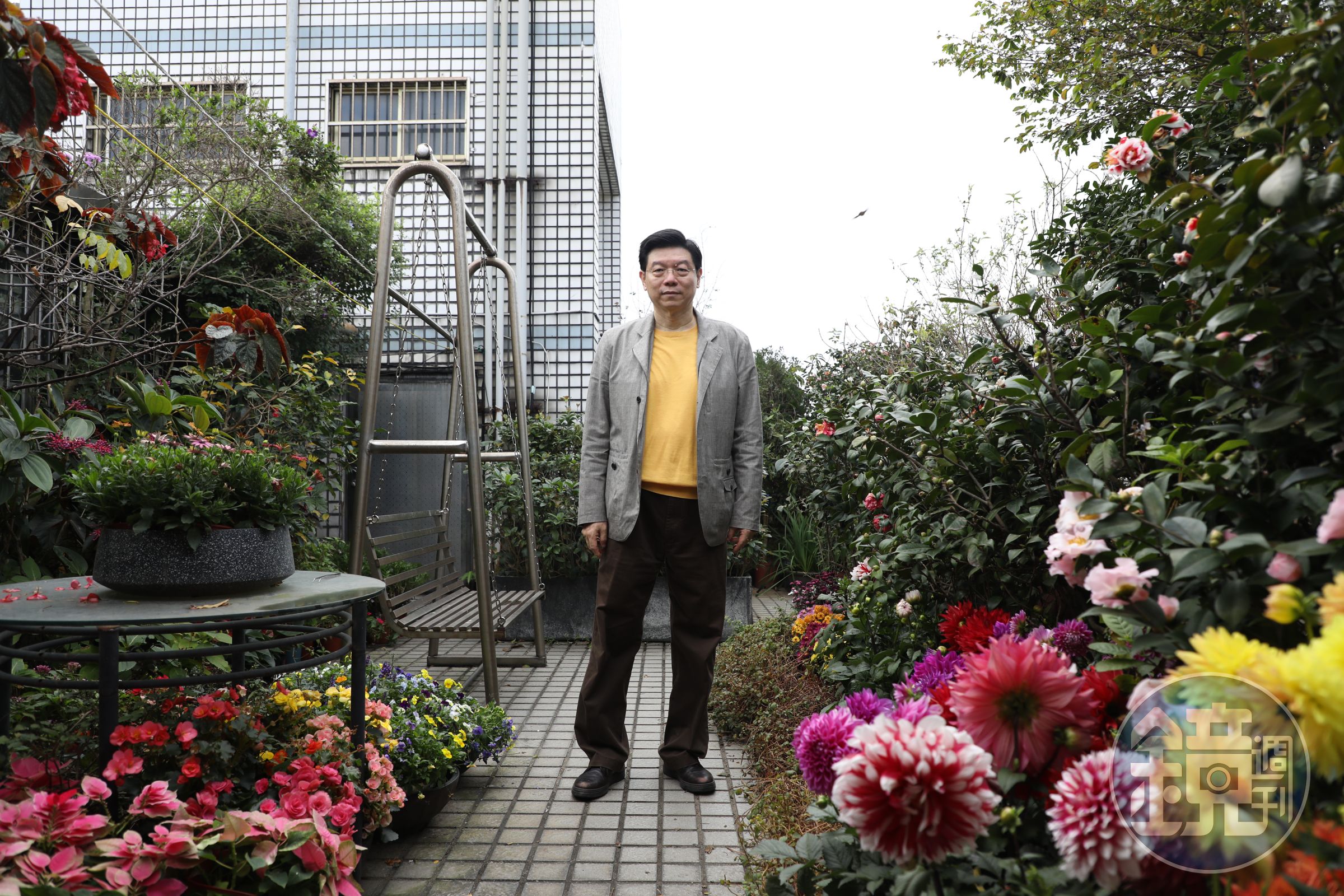 《鏡週刊》社長裴偉吃遍四方，也跟各方名廚學菜，最後融會貫通為自己的食譜，近年每個週末都在家做菜，現在也公開他的廚房筆記。