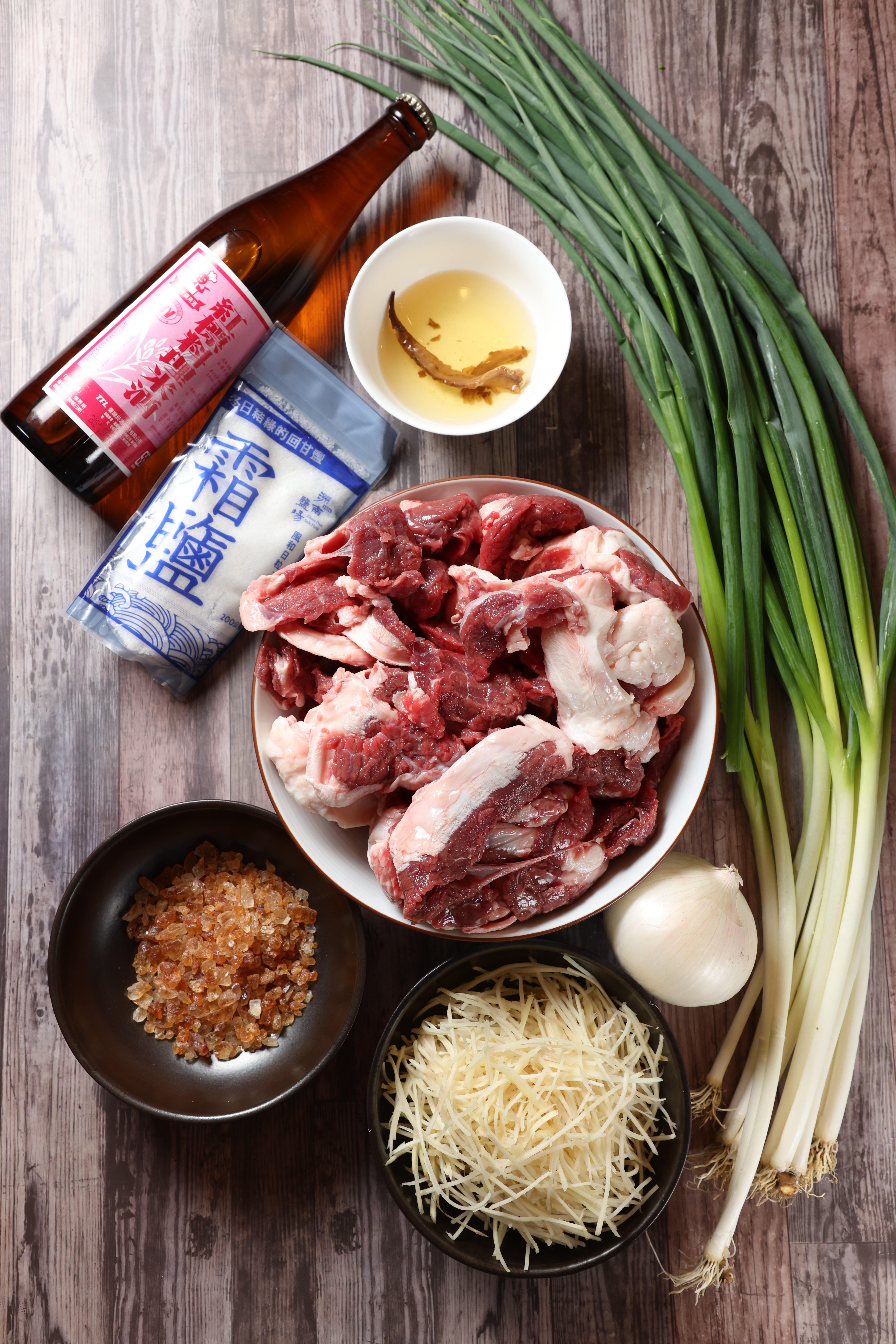 明福版清燉牛腩湯用到的所有食材。