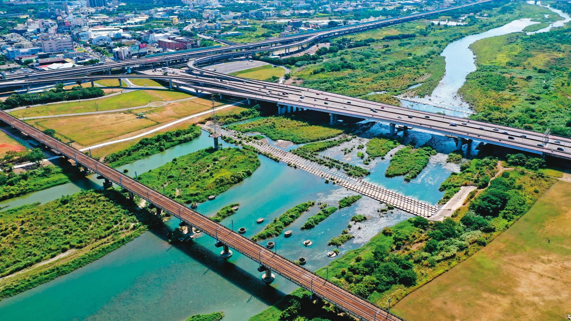 頭前溪是大新竹境內最重要河川,左右二岸分別是竹市、竹縣。(翻攝文化部官網)