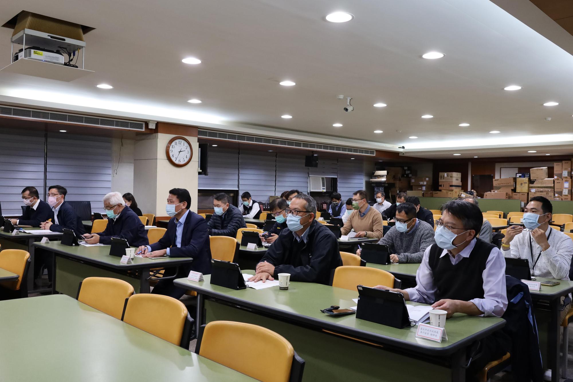 台北地檢署今天召開查察不法會議,除由調查局台北市調查處、北機站、台北市警局及台北市政府政風處等單位進行專案報告。(北檢提供)
