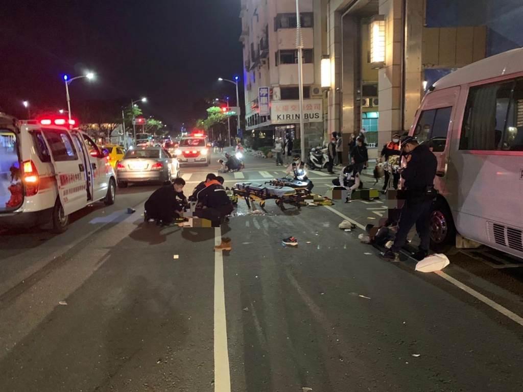26日晚間黃姓男子酒後駕駛BMW,撞上正在過馬路的一家四口,導致一家人天人永隔。(翻攝畫面)