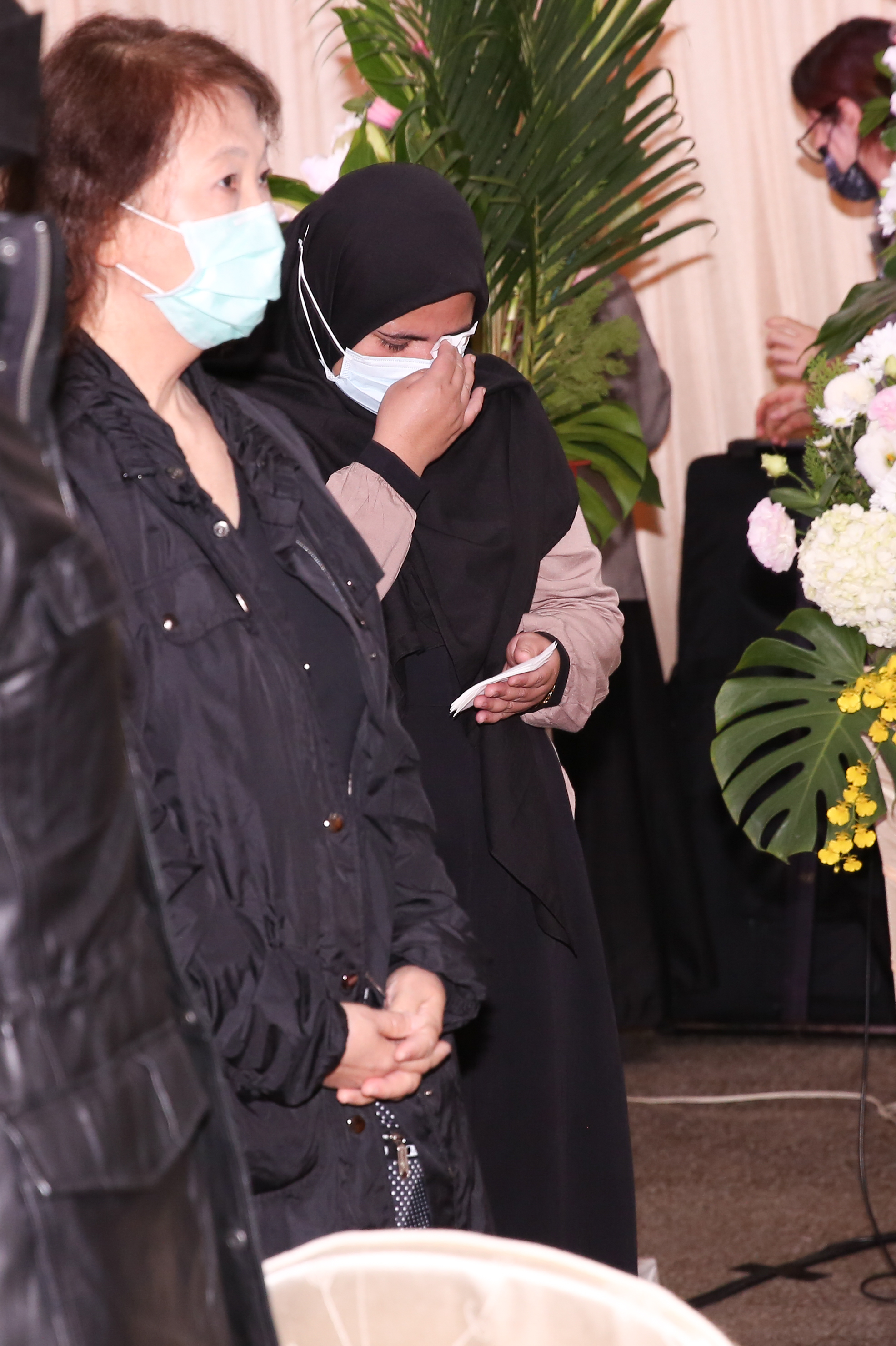 看護Yule照顧陳松勇如同親人般細心，陳松勇的離世Yule亦不禁難過痛哭。