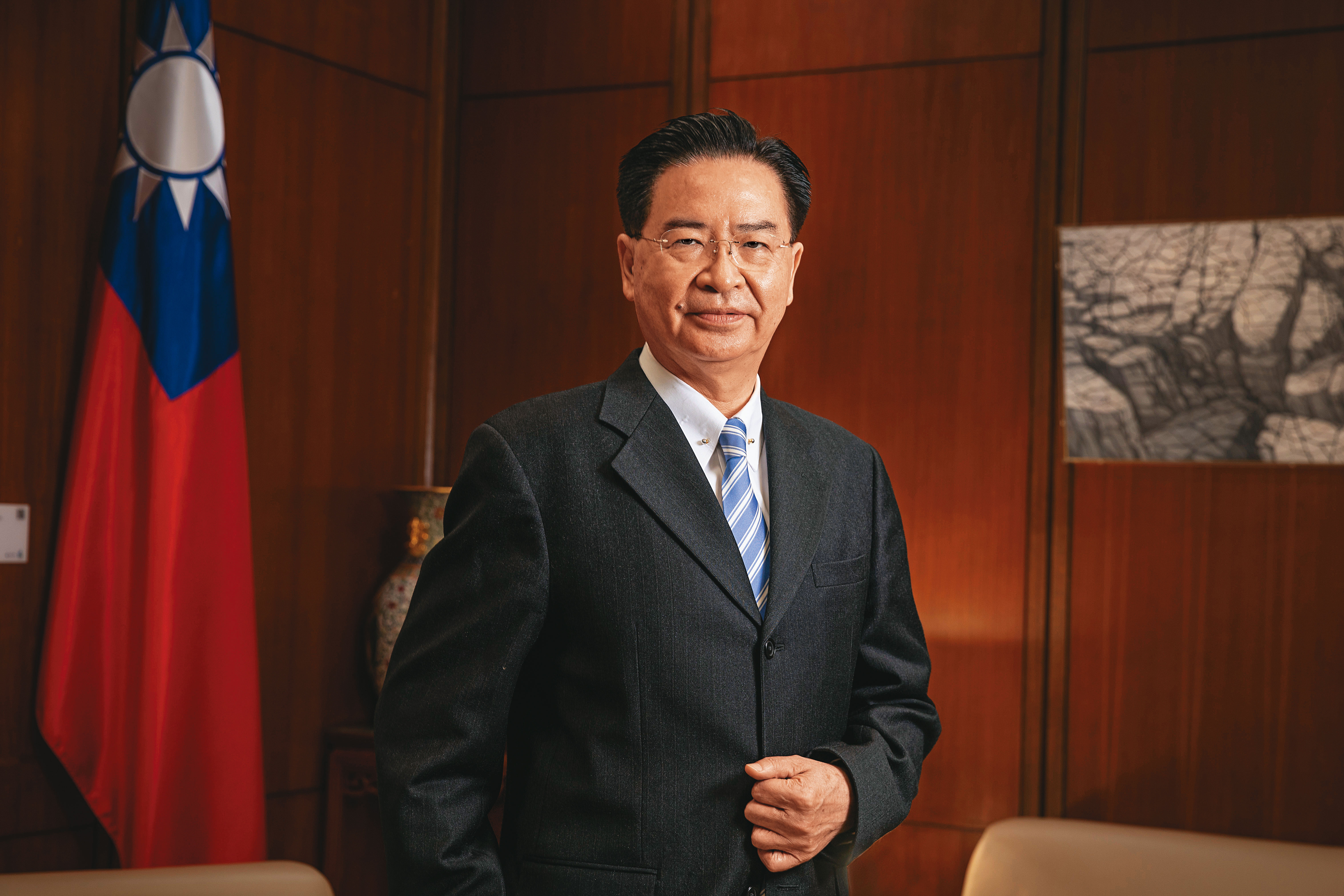 吳釗燮是資深外交官，曾任陸委會主委，更是中華民國首位有民主進步黨籍身分的駐美代表。他成長時親見台灣國際空間如何被限縮，如今仍不時想起蔣經國那句「堅守民主陣營」。