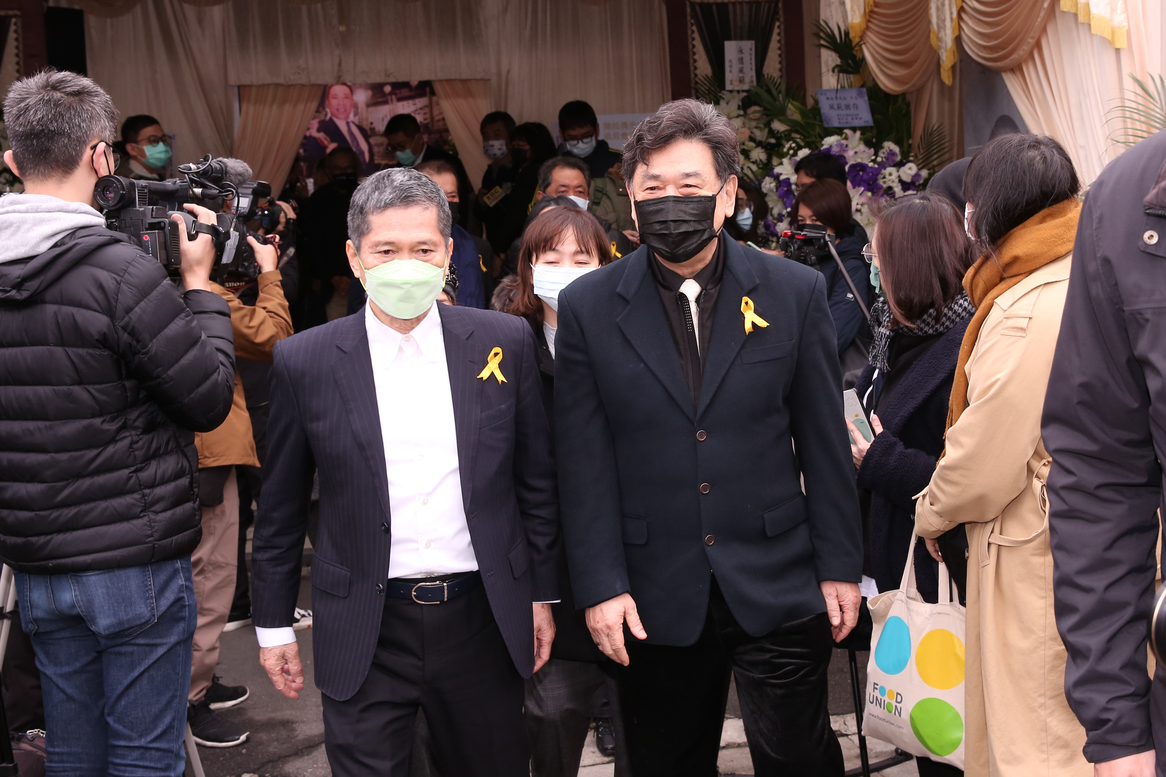 文化部長李永得任治喪委員會主任委員，一大早便前來靈堂致哀。