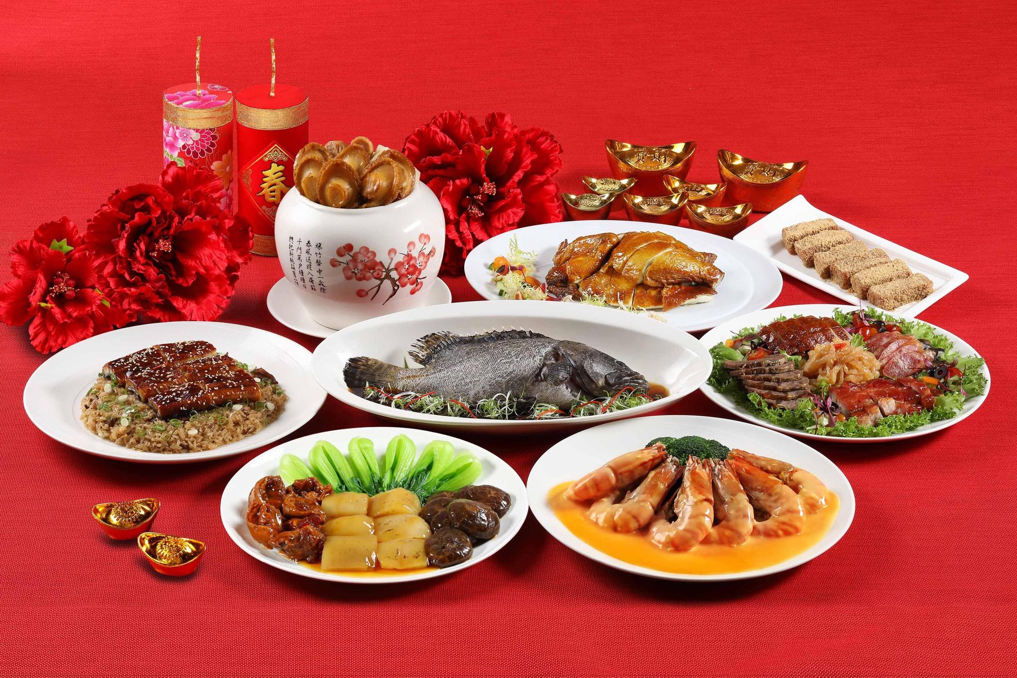 「福虎生豐團圓套餐」能吃到鮑魚佛跳牆、芝士焗大蝦、北菇虎掌燴婆參、蔥油蒸龍虎斑等8道精緻料理。（9,999元／6人份）（望月樓提供）