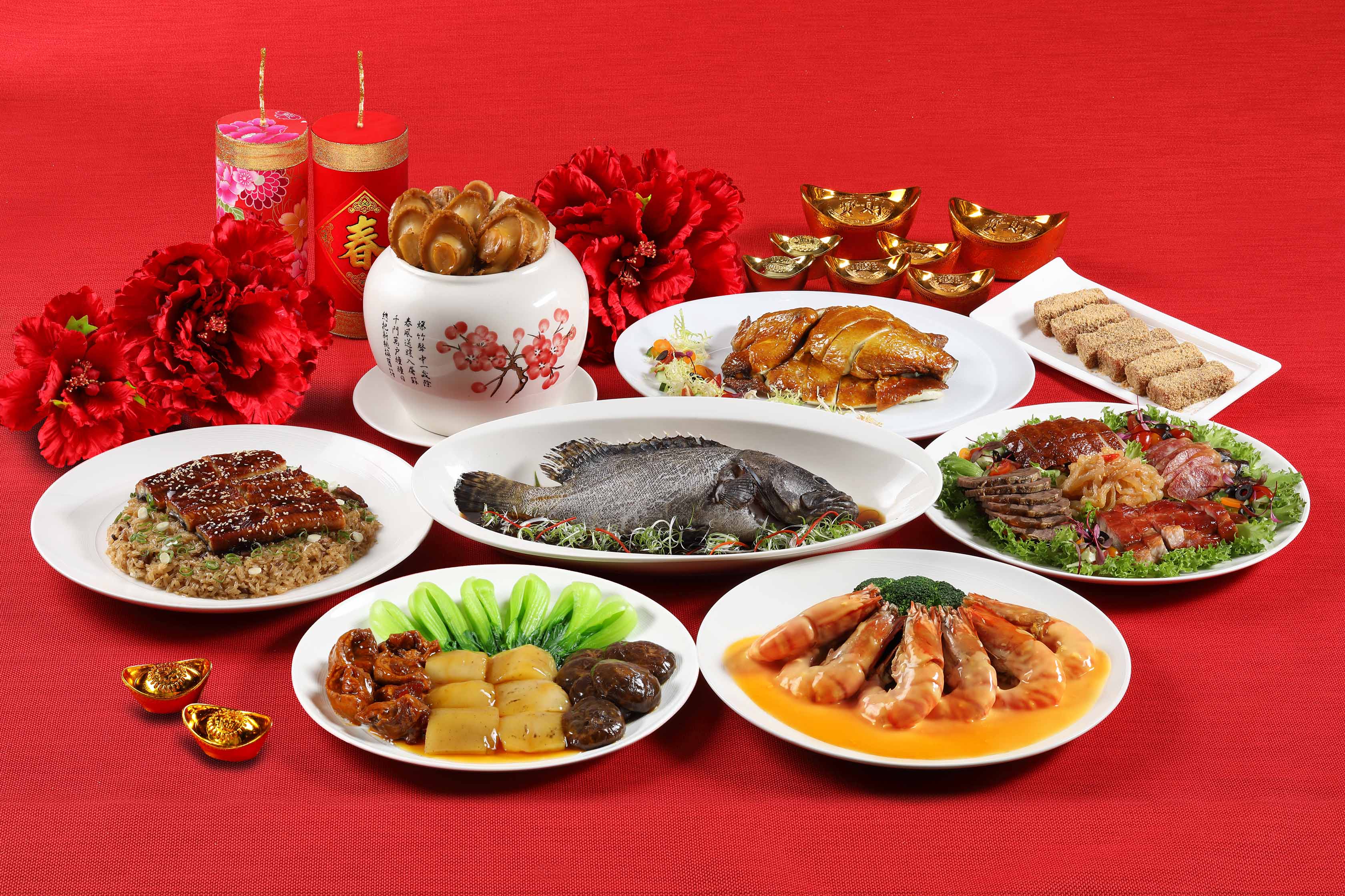 「福虎生豐團圓套餐」能吃到鮑魚佛跳牆、芝士焗大蝦、北菇虎掌燴婆參、蔥油蒸龍虎斑等8道精緻料理。（9,999元／6人份）（望月樓提供）